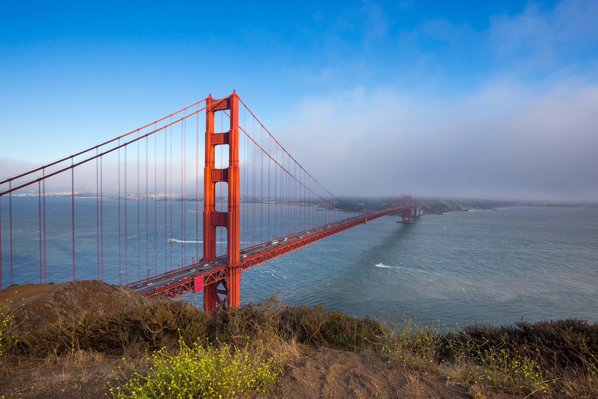 金门大桥  又称金门海峡大桥,是美国境内连接旧金山市区和北部的
