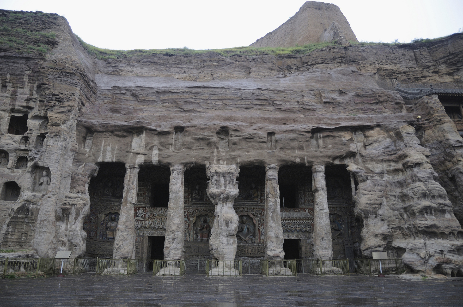 云冈石窟景区第六窟封闭  云冈石窟景区第六窟的封闭,确实是为了更好