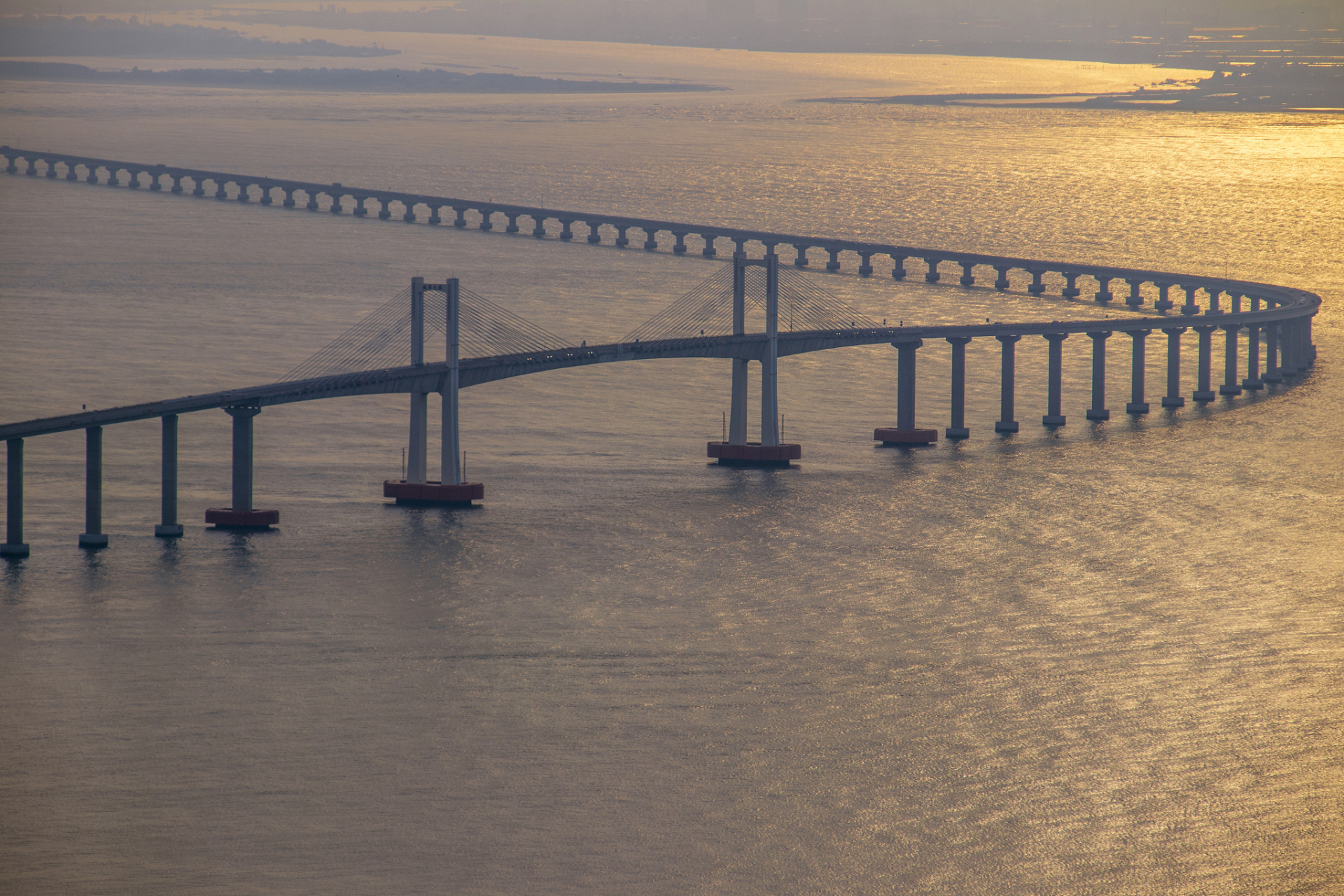 汕头南澳大桥:跨海之梦的起点  说起汕头南澳大桥,我总会想起那跨海而