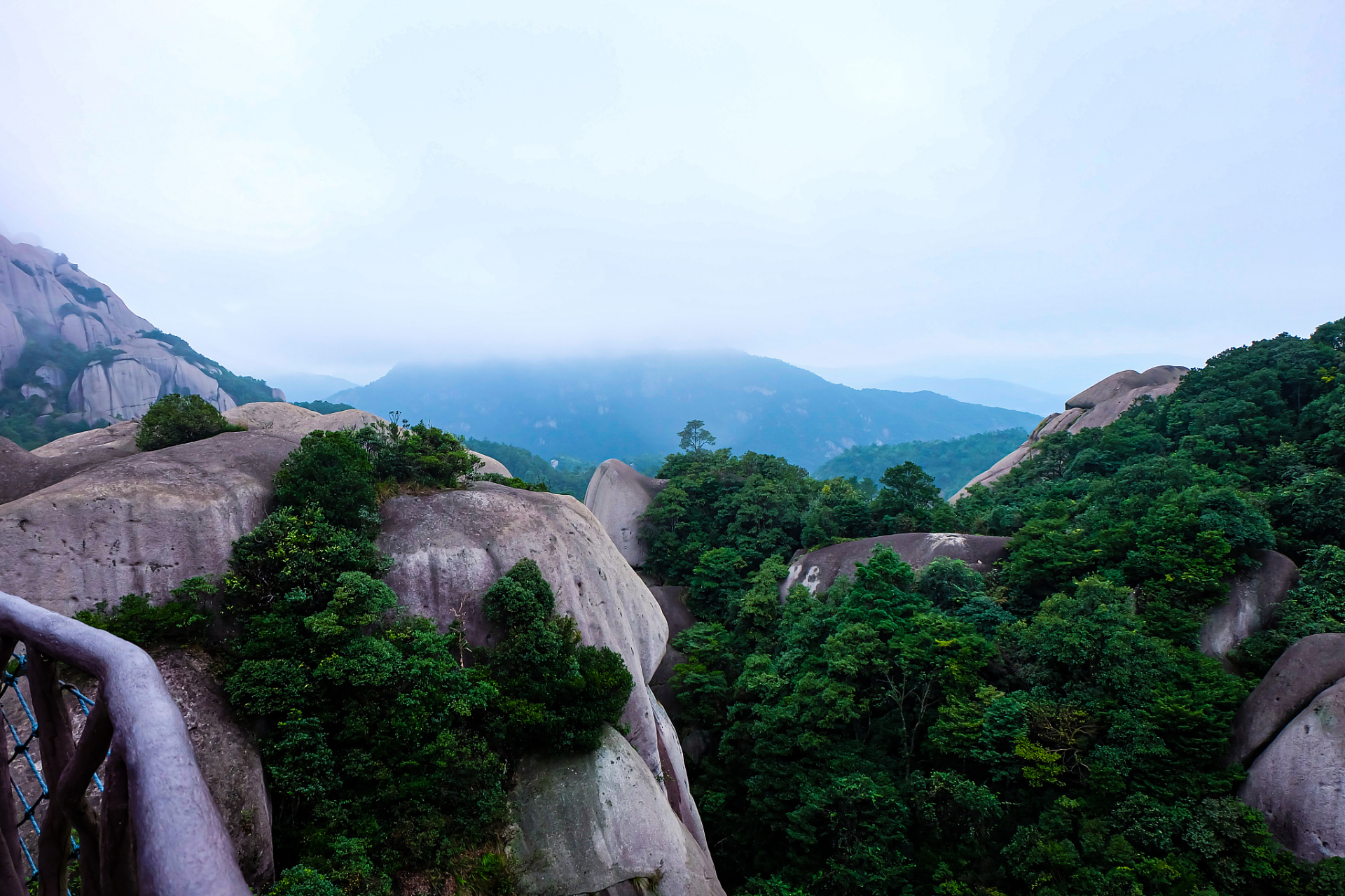 太姥山位于湖南省张家界市永定区境内,是张家界国家森林公园的重要