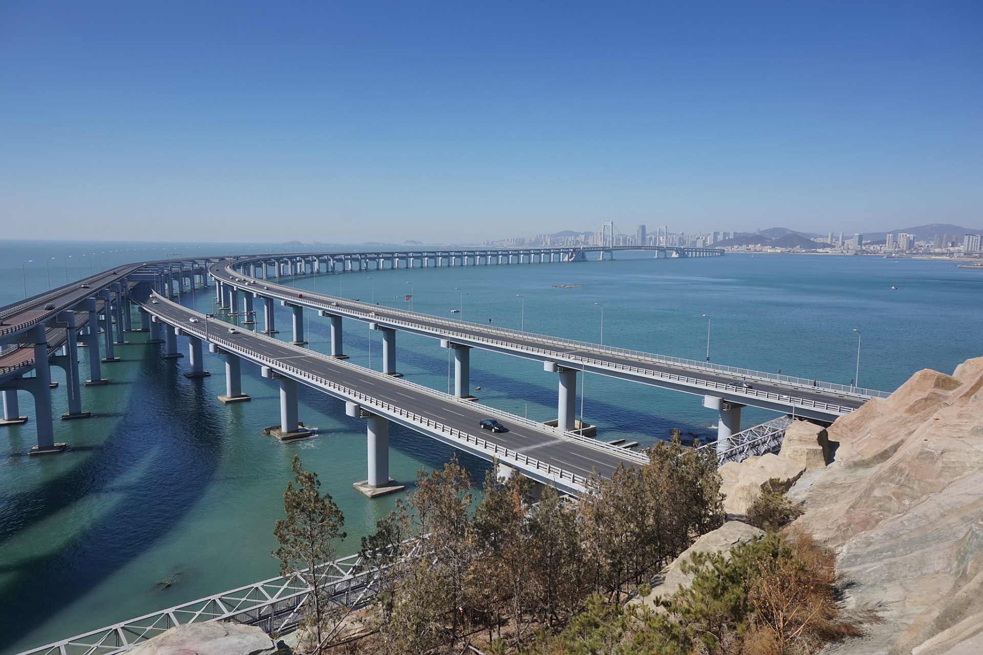 优质动态创作营# #百家说动态# 大连南部滨海大道跨海大桥,是一座极