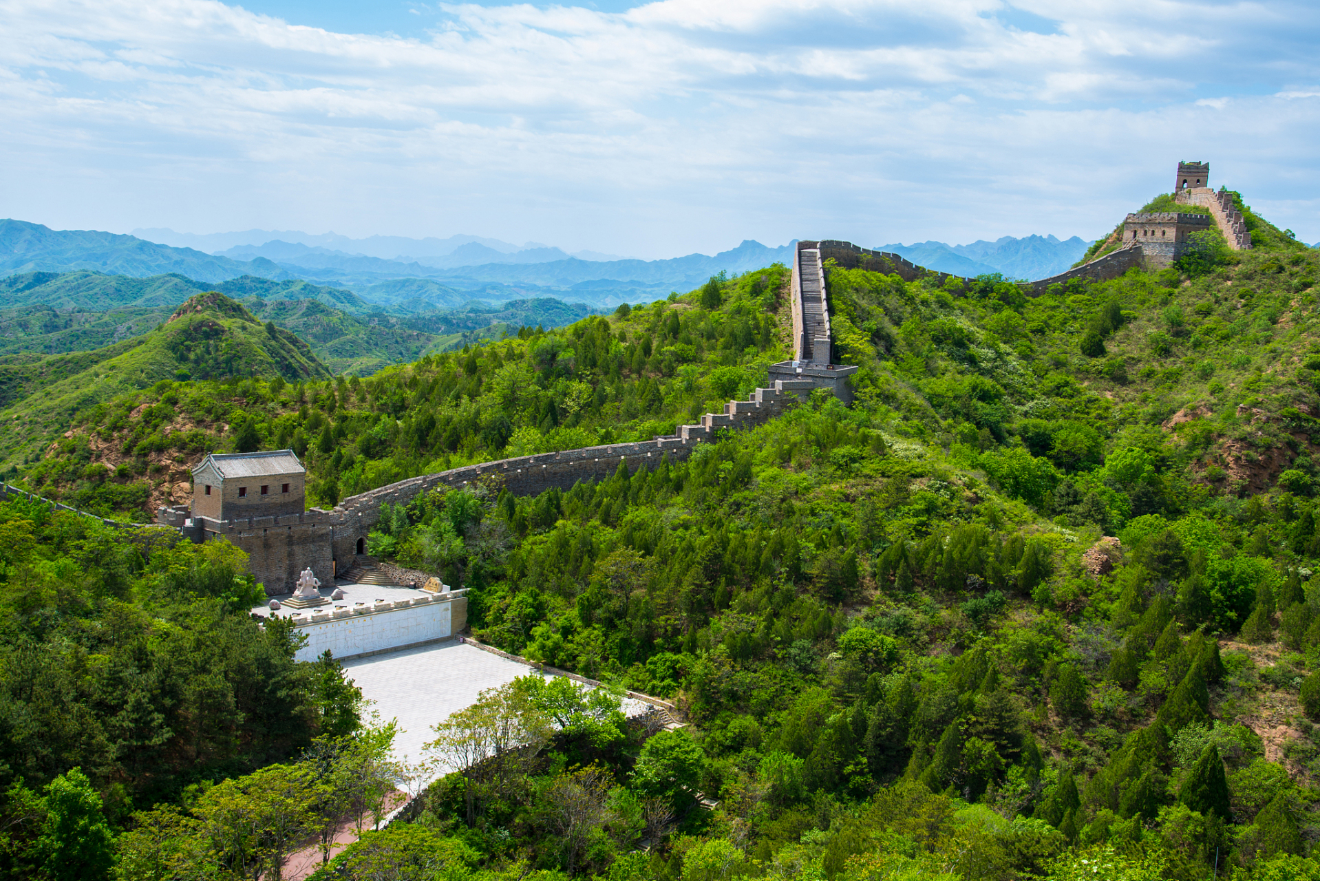 八达岭-十三陵风景名胜区位于中国北京市延庆区,是一个集自然景观和