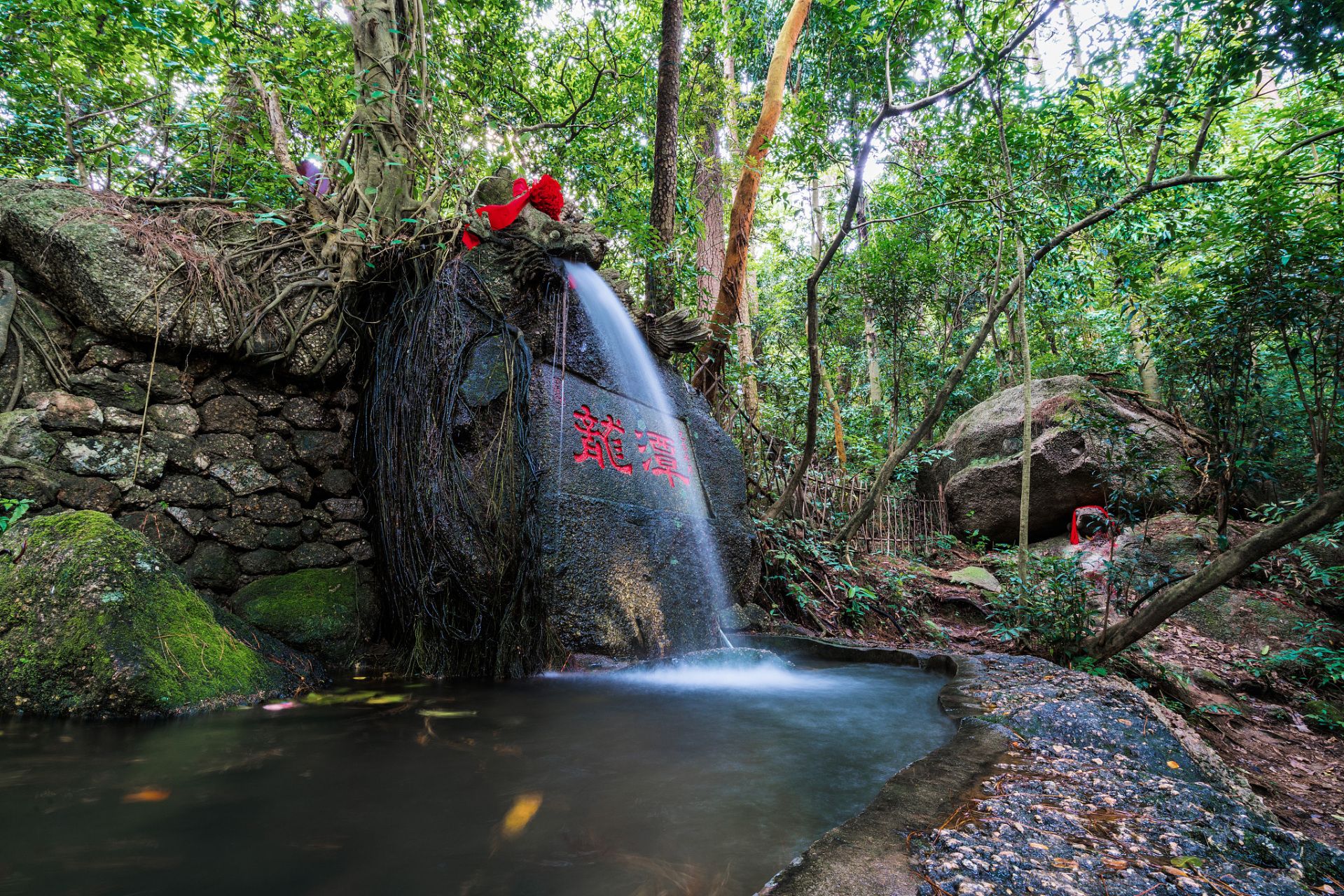 昌江黄金谷旅游攻略  昌江黄金谷是位于江西省抚州市的一处以黄金开采