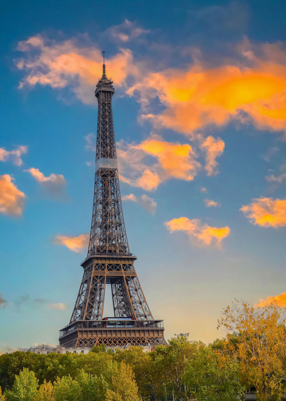 旅行十大必去景点推荐(全球版)  1.中国长城 2.法国巴黎埃菲尔铁塔 3.