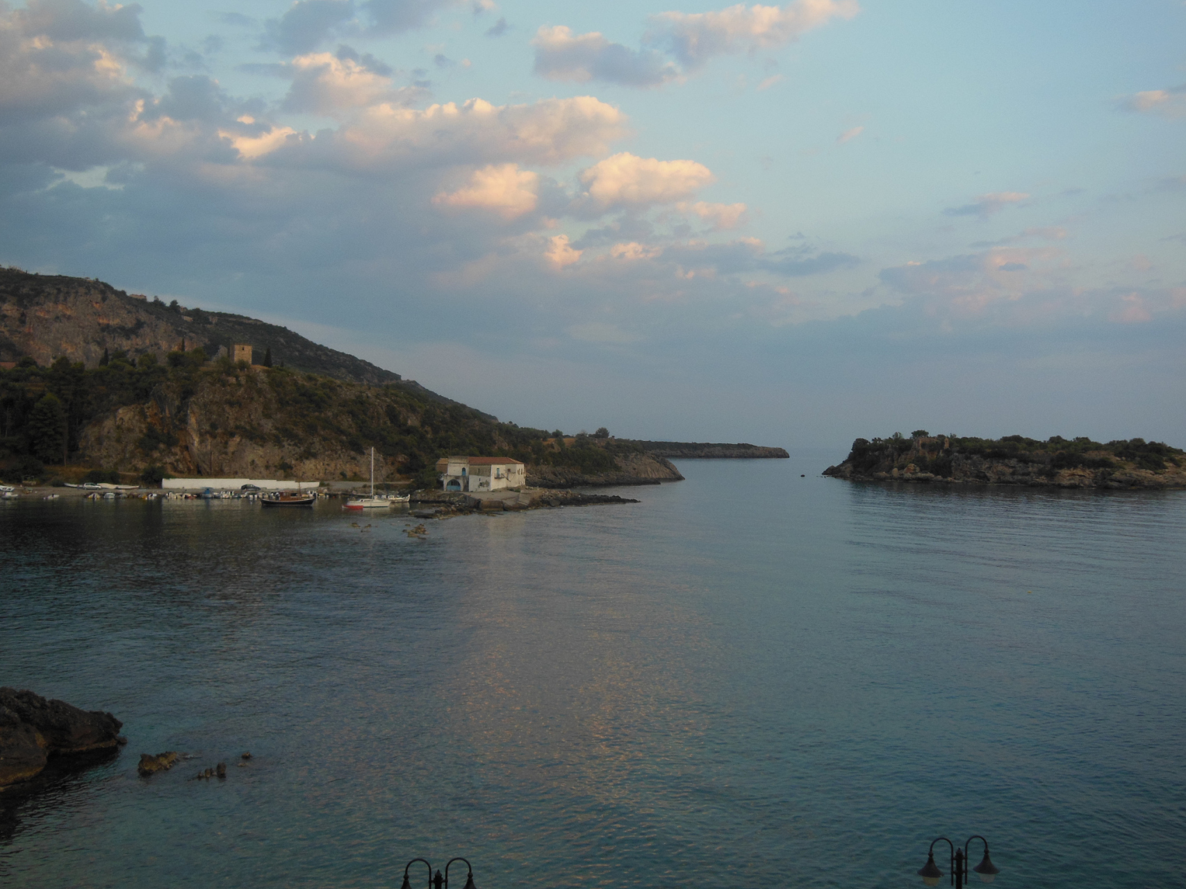 庙子湖位于中国湖南省益阳市,是一处风景秀丽的旅游胜地.