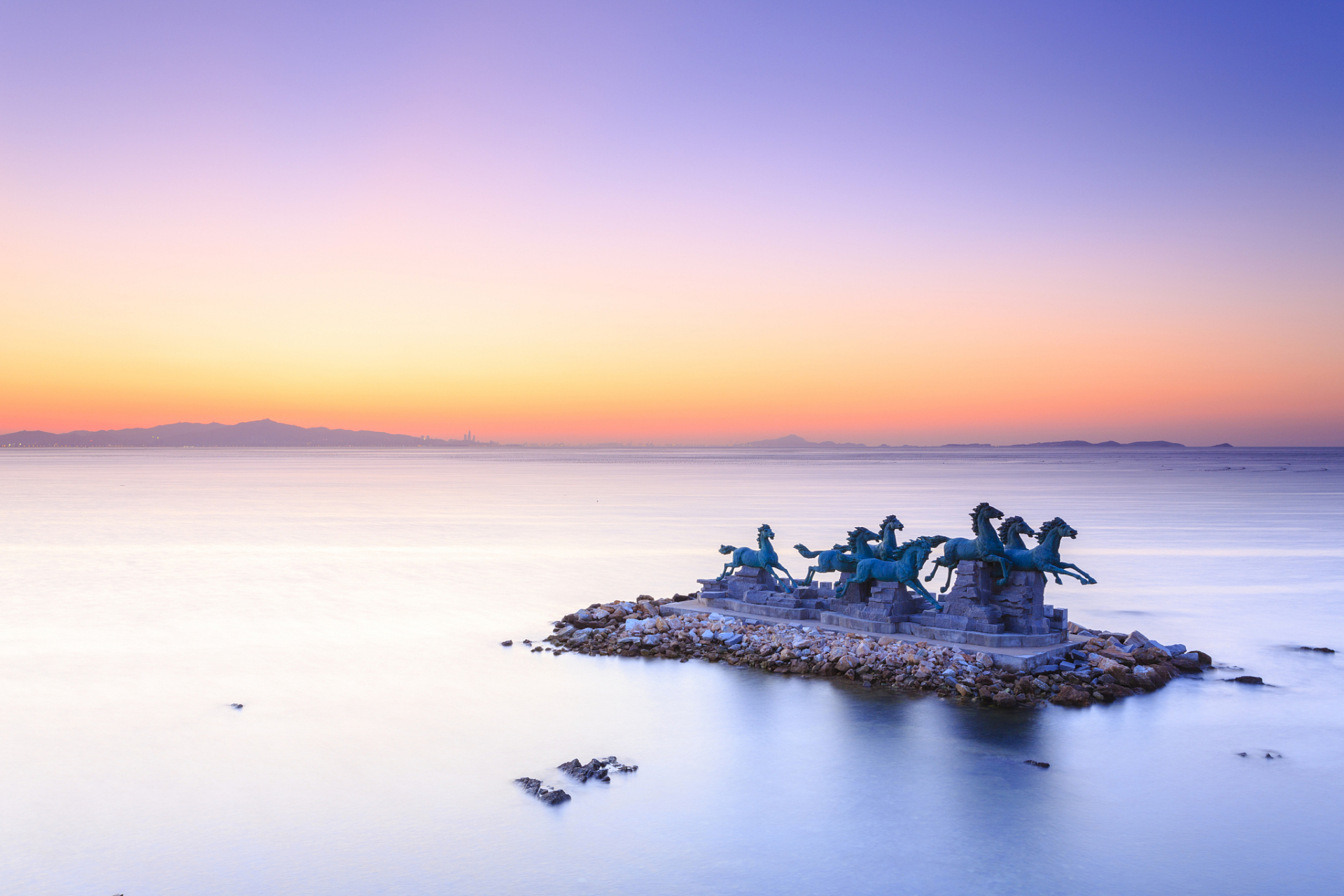 养马岛,山东省烟台市牟平区海岛.位于牟平区城区以北9公里处,面积13.