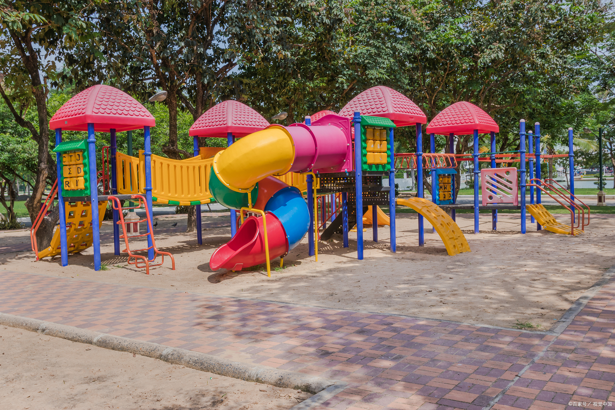 学校游乐设备:校园生活的欢乐调味剂