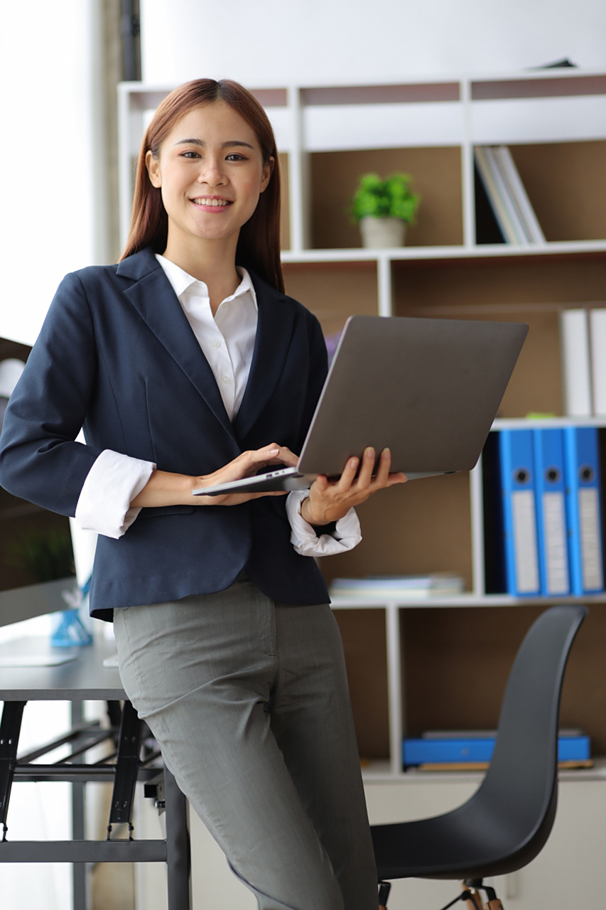 女子应聘商务专员因身高177被拒# 最近一位女生小李在网络上发文称