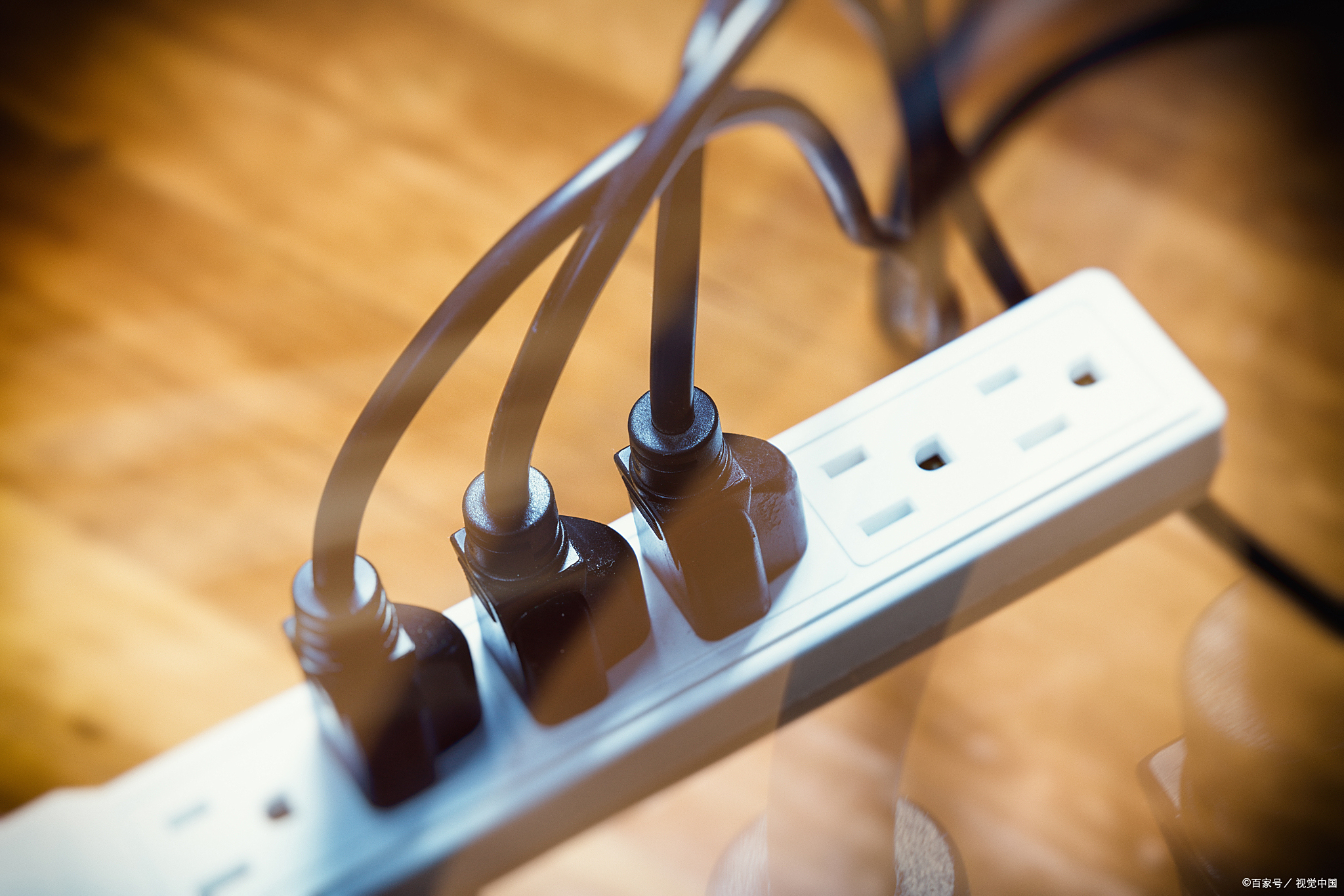 安全使用插线板,千万不要超负荷