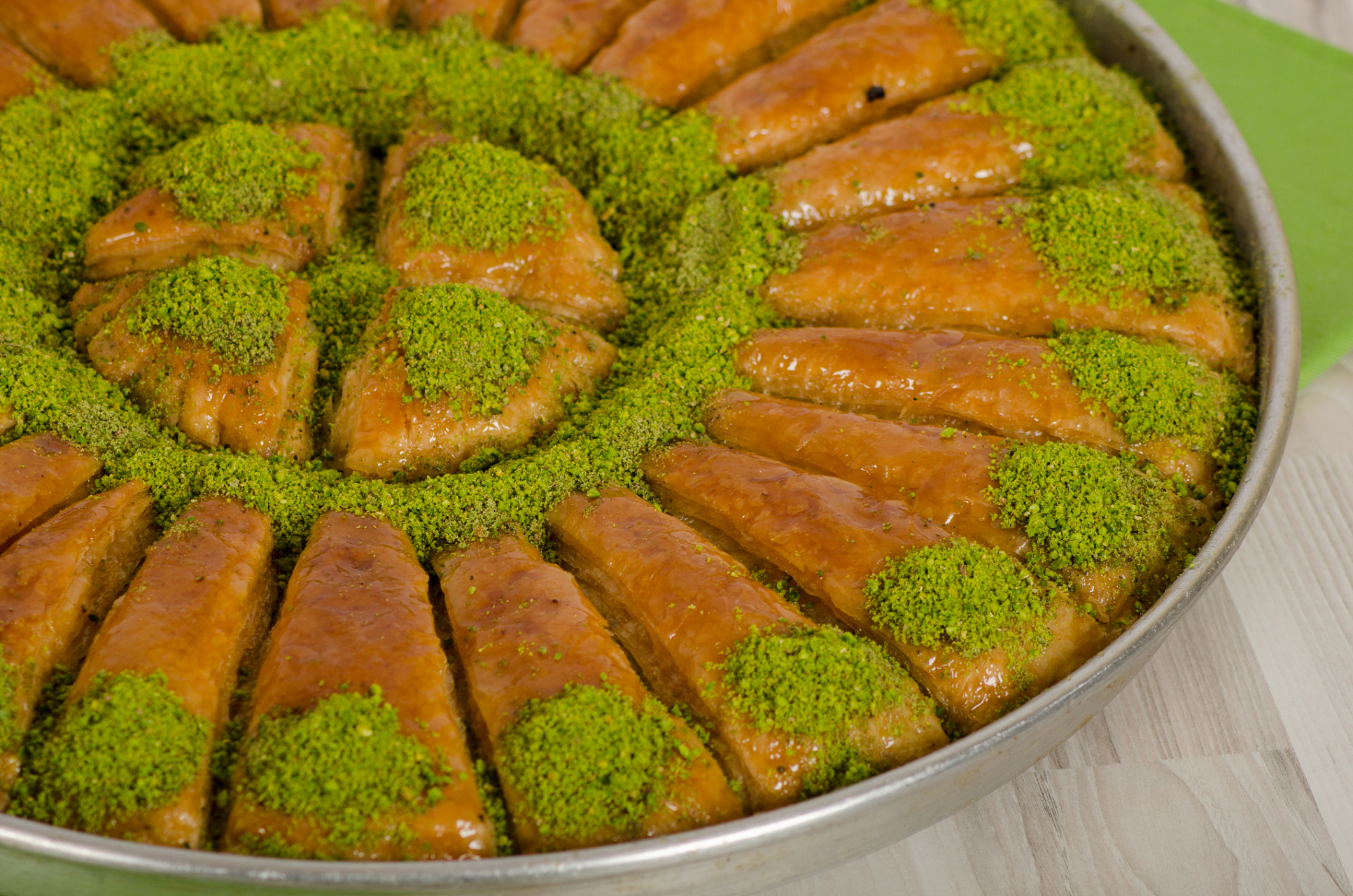 五千年食光# 广西壮族特色美食,一口咬下去,幸福满满!