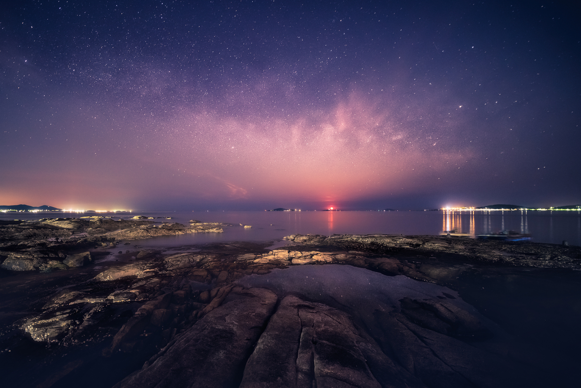 其实折磨你的, 从来不是任何人的情绪, 而是你心存幻想的期待, 期待落