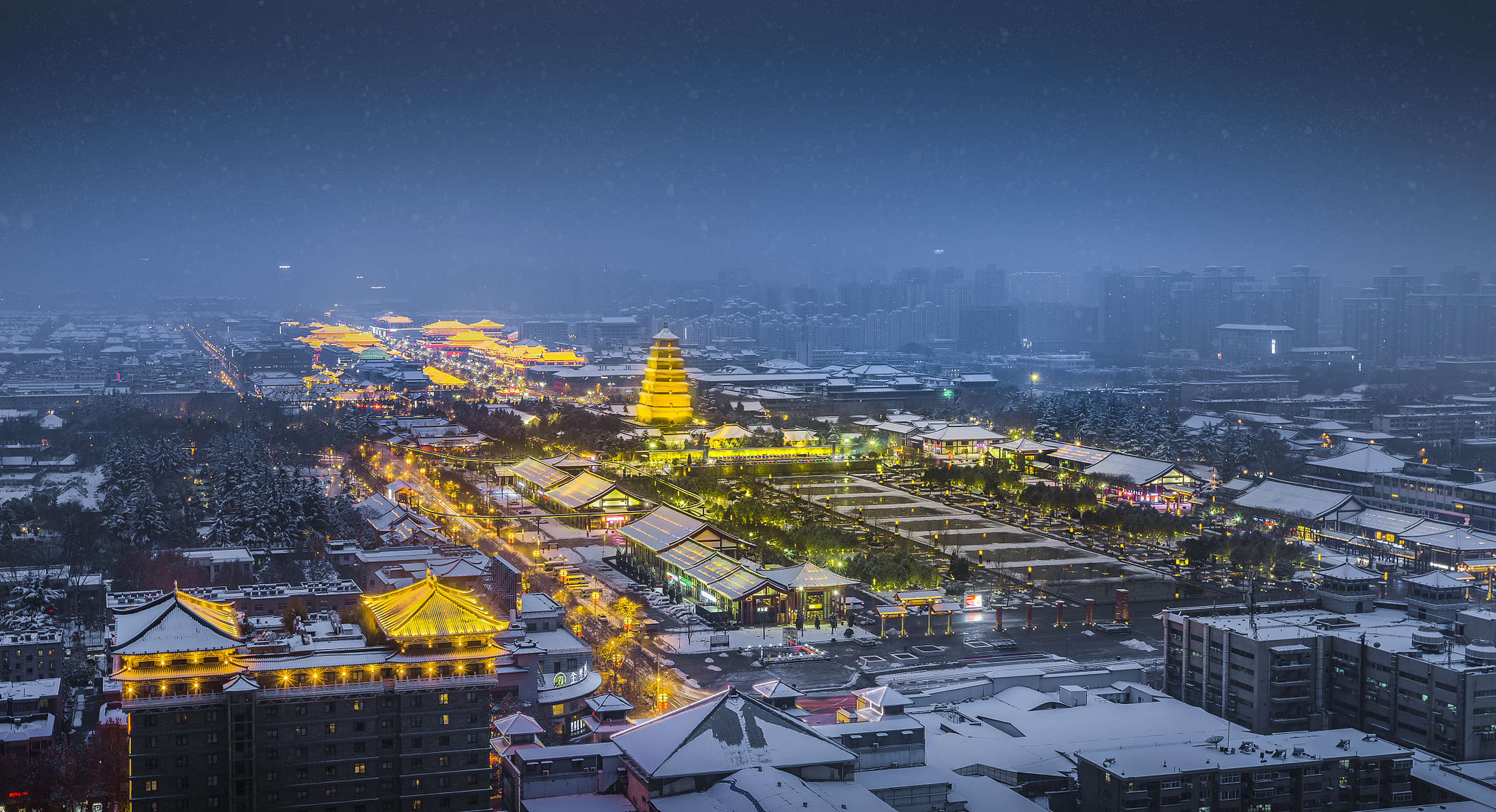 夜幕降临,洛阳城的夜景令人陶醉.