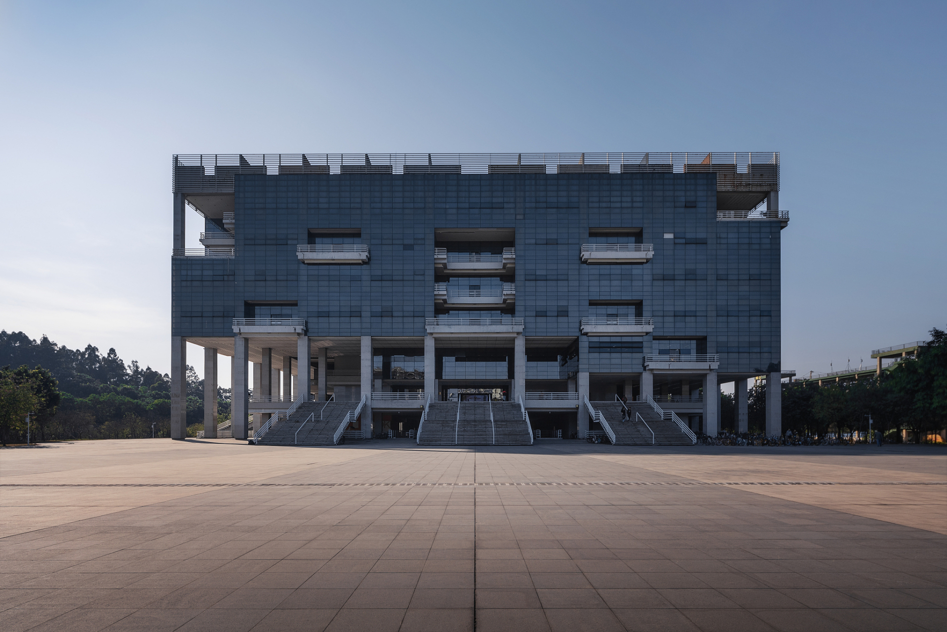 广东工业大学工程类学科的实力非常强,学校拥有7个教育部卓越工程适 