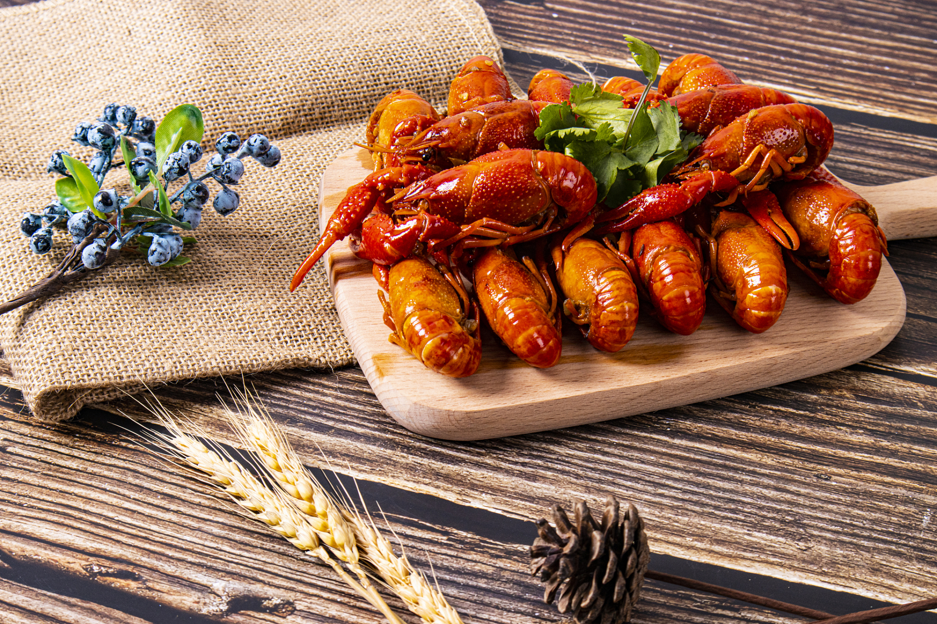 大家好,今天我要为大家分享一道美味佳肴——蒜香龙虾尾!