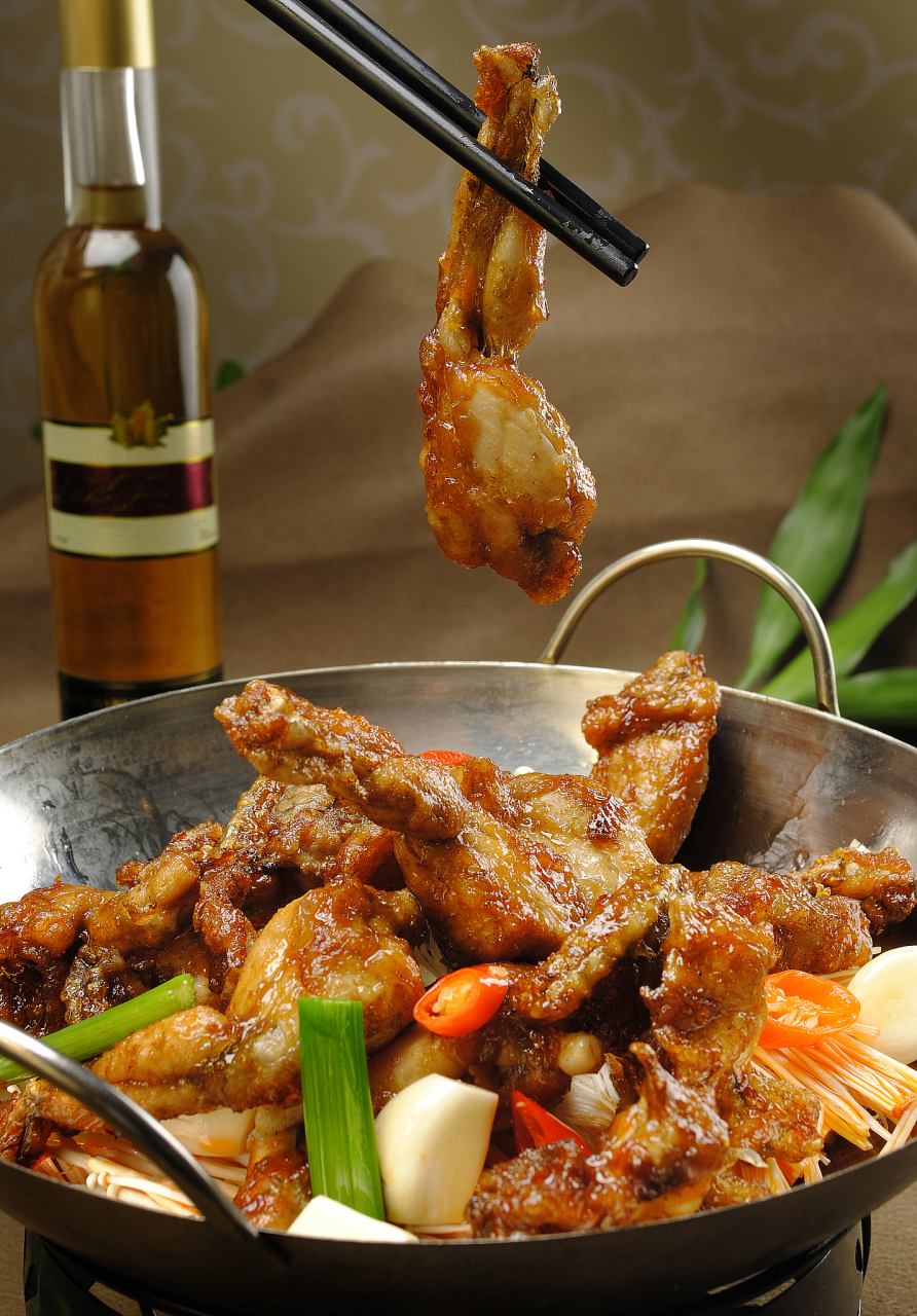 其中最具代表性的就是德阳干锅,这种美食是德阳人的骄傲,也是他们从