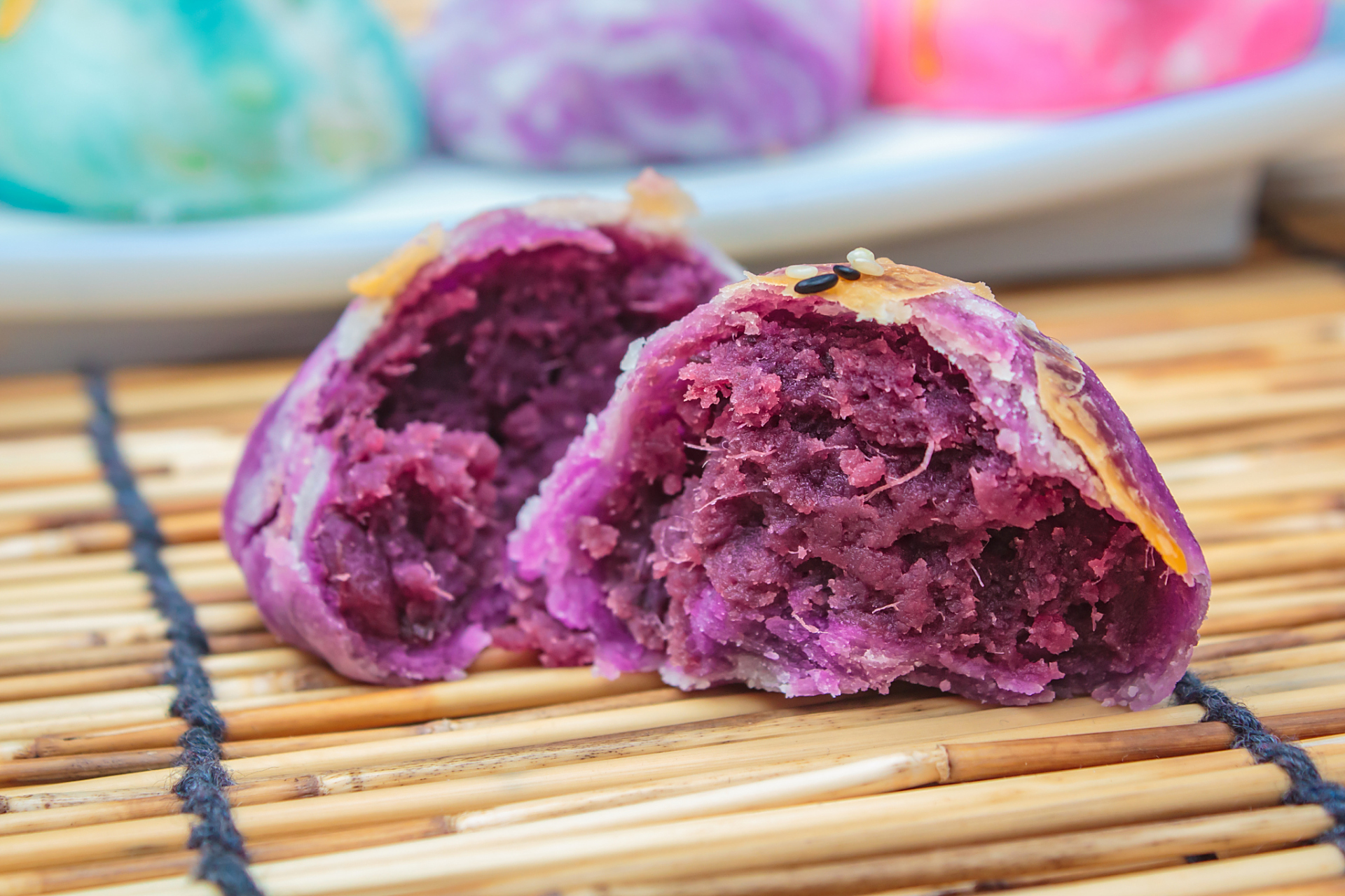 紫薯酥饼——口感酥脆,紫薯香浓  关注我,分享更多美味家常菜品: 今天