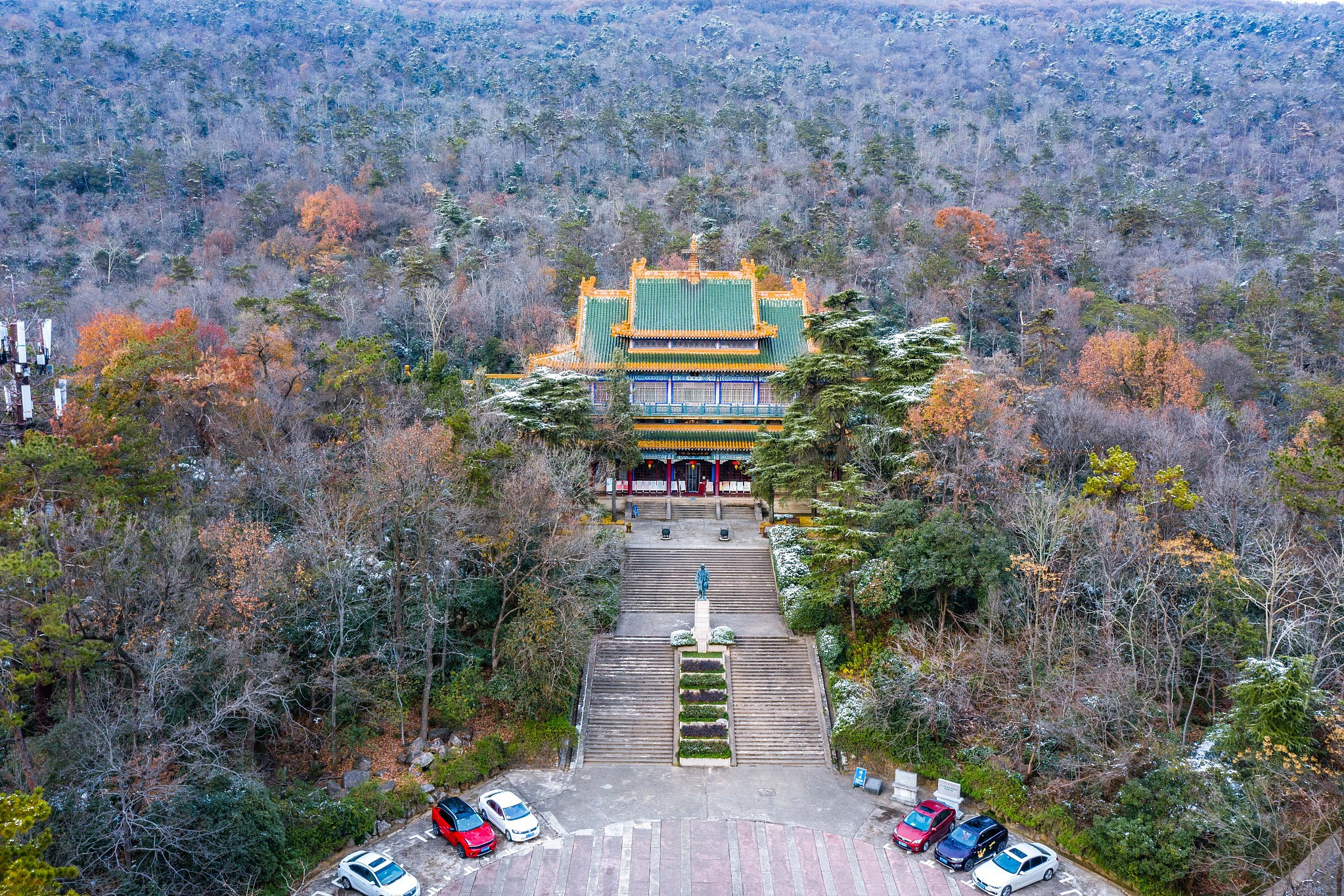 游客可欣赏自然风光和历史文化,品尝北京美食,留下美好回忆.