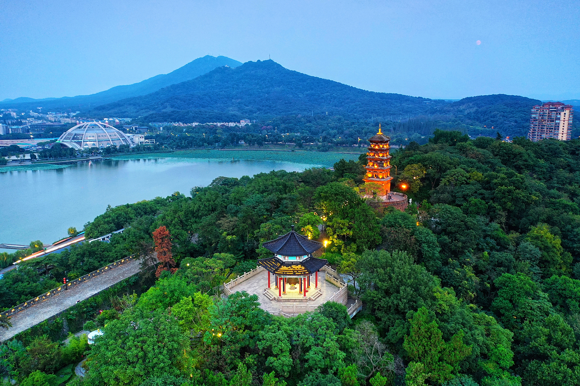 镇江三山景区,一片神奇的美景,金山,焦山,北固山互为对景,水光山色
