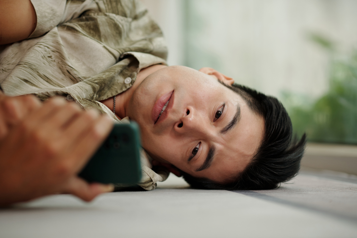 第二:男 单身男人寂寞图单身男人心烦剧照单身男人剧照单身男人落寞