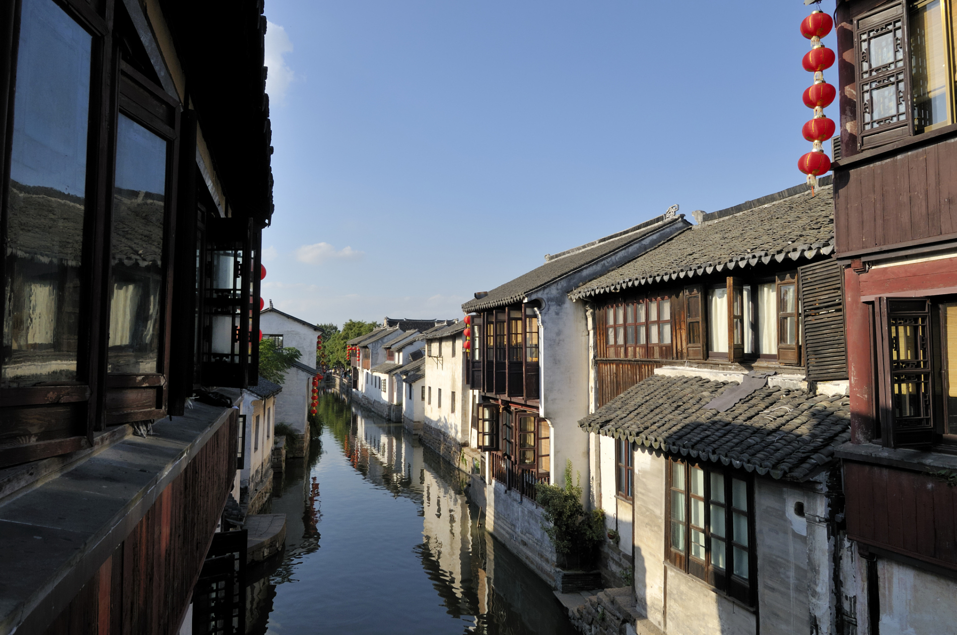 周庄,这个被誉为"中国水乡古镇的明珠"的地方,坐落在苏州市昆山市.