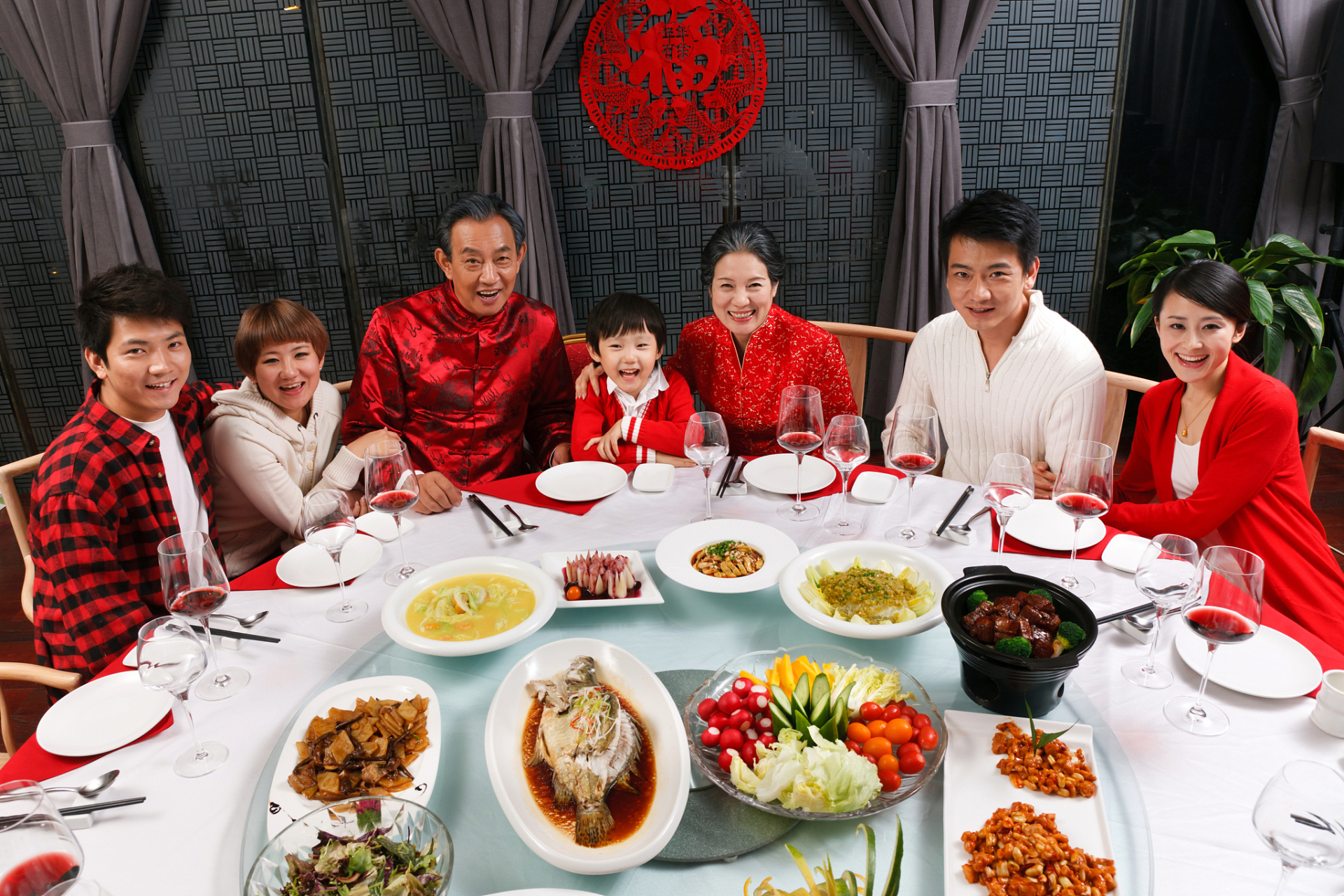 这是一个基本的常识错误,任何社会失业人数都有一定