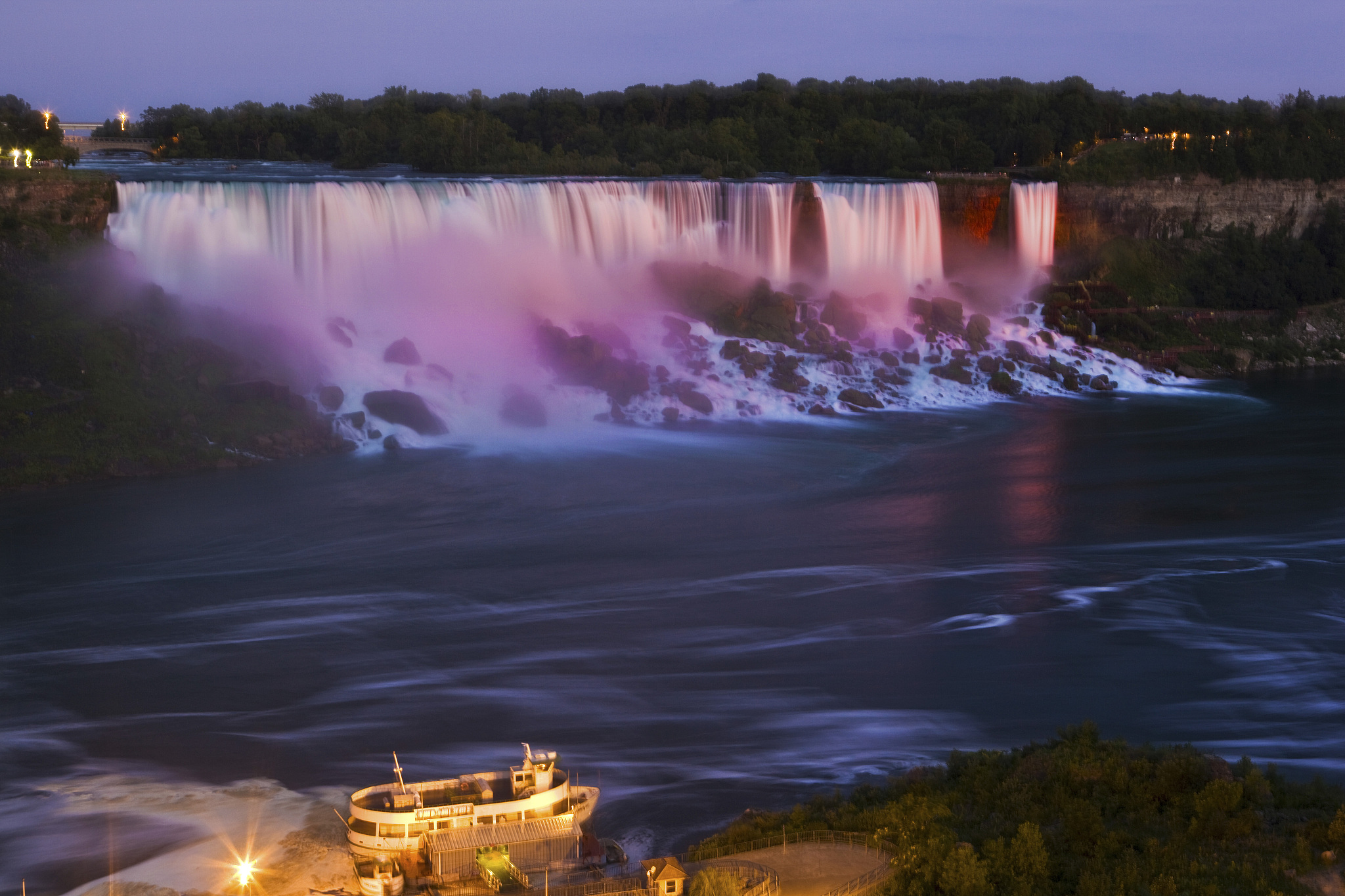 加拿大尼亚加拉瀑布,自然力量,瀑布的轰鸣