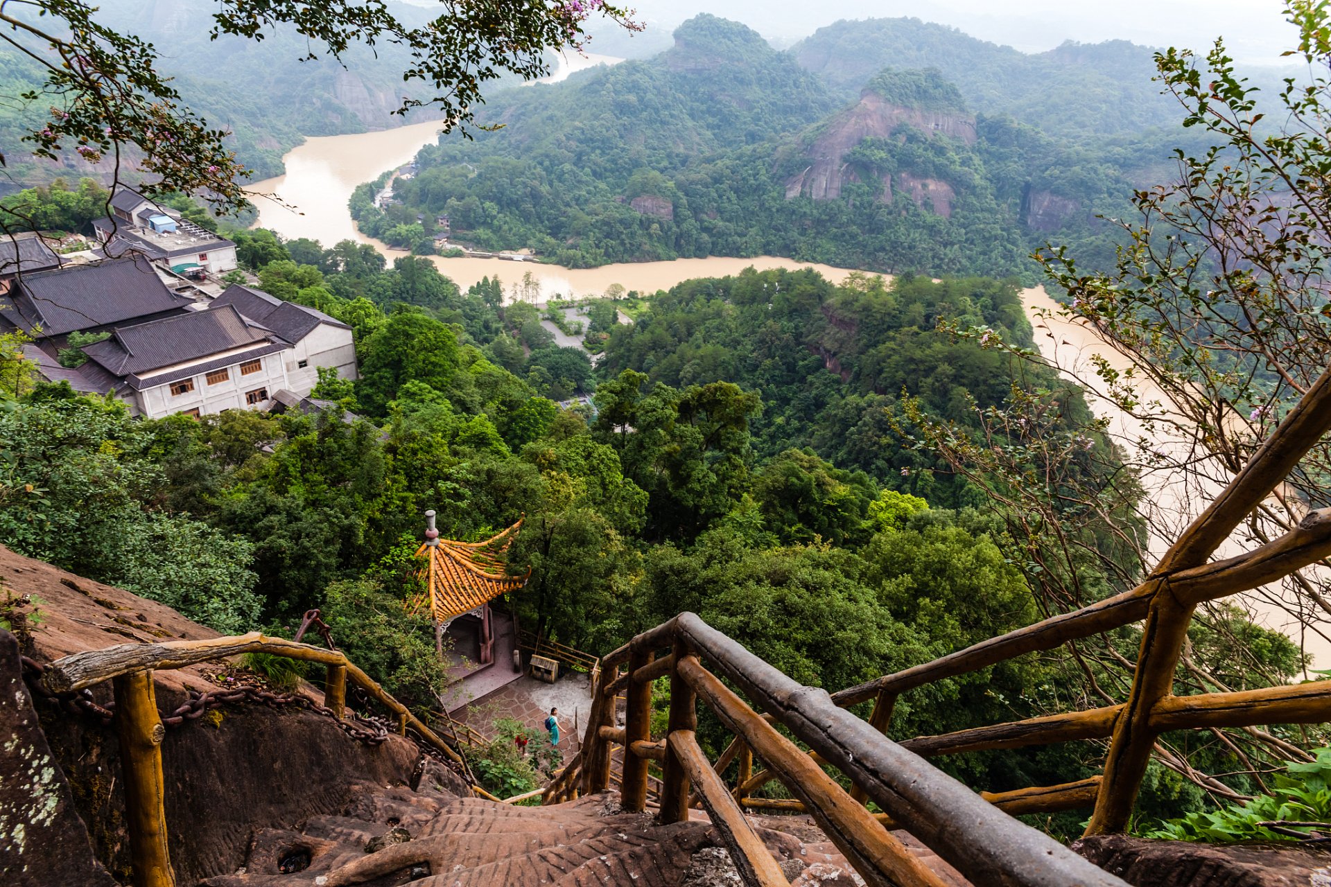 湖南正当夏#  郴州苏仙岭:避暑胜地的天然氧吧  在炎热的夏日,郴州