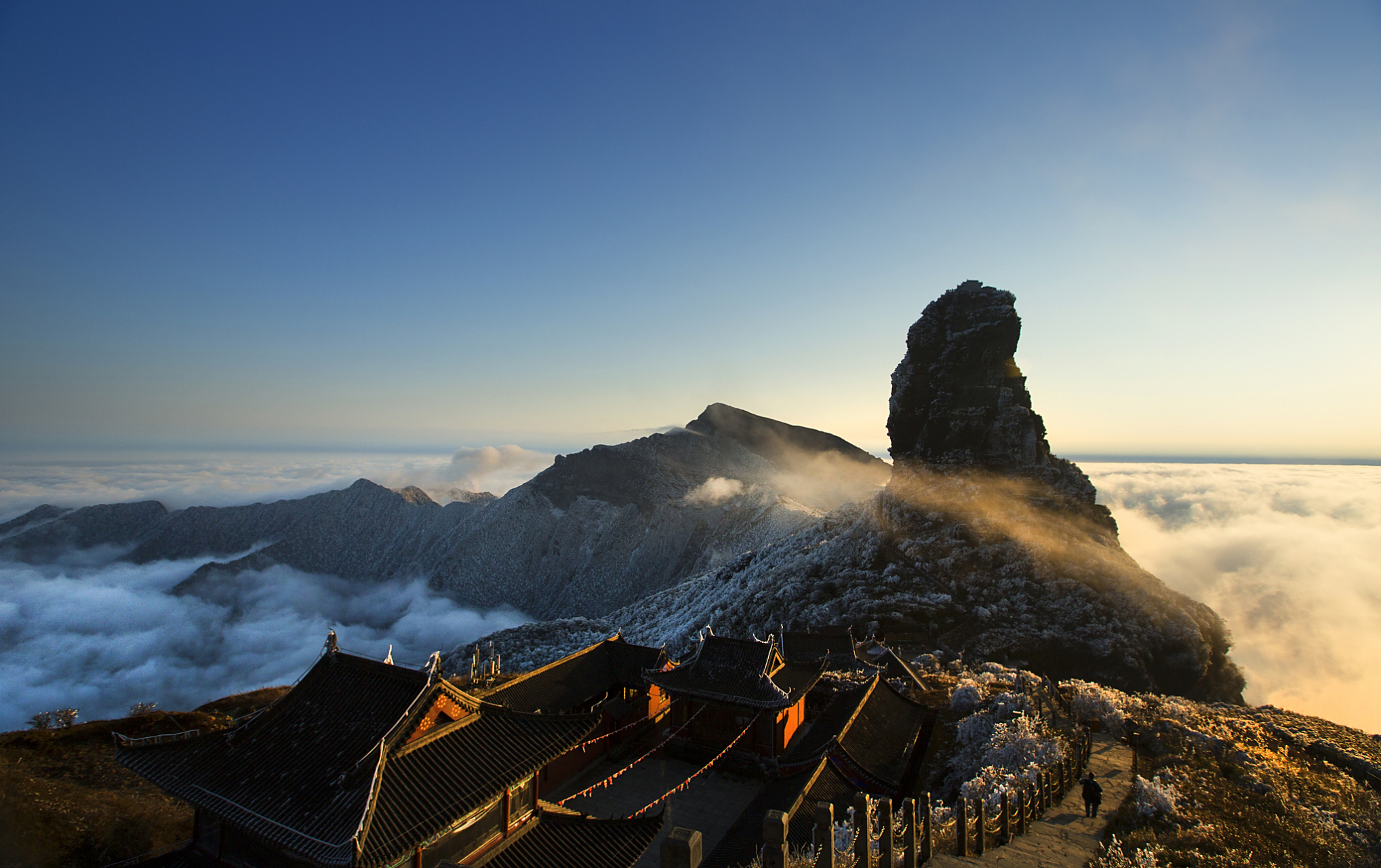 梵净山,位于位于贵州省铜仁市的江口,印江,松桃三县交界处,是中国四大