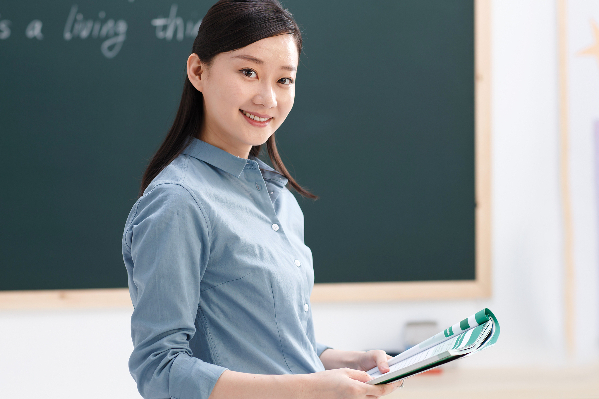 蒙台梭利教师需具备专业知识,观察力,积极心态和沟通能力,同时需不断