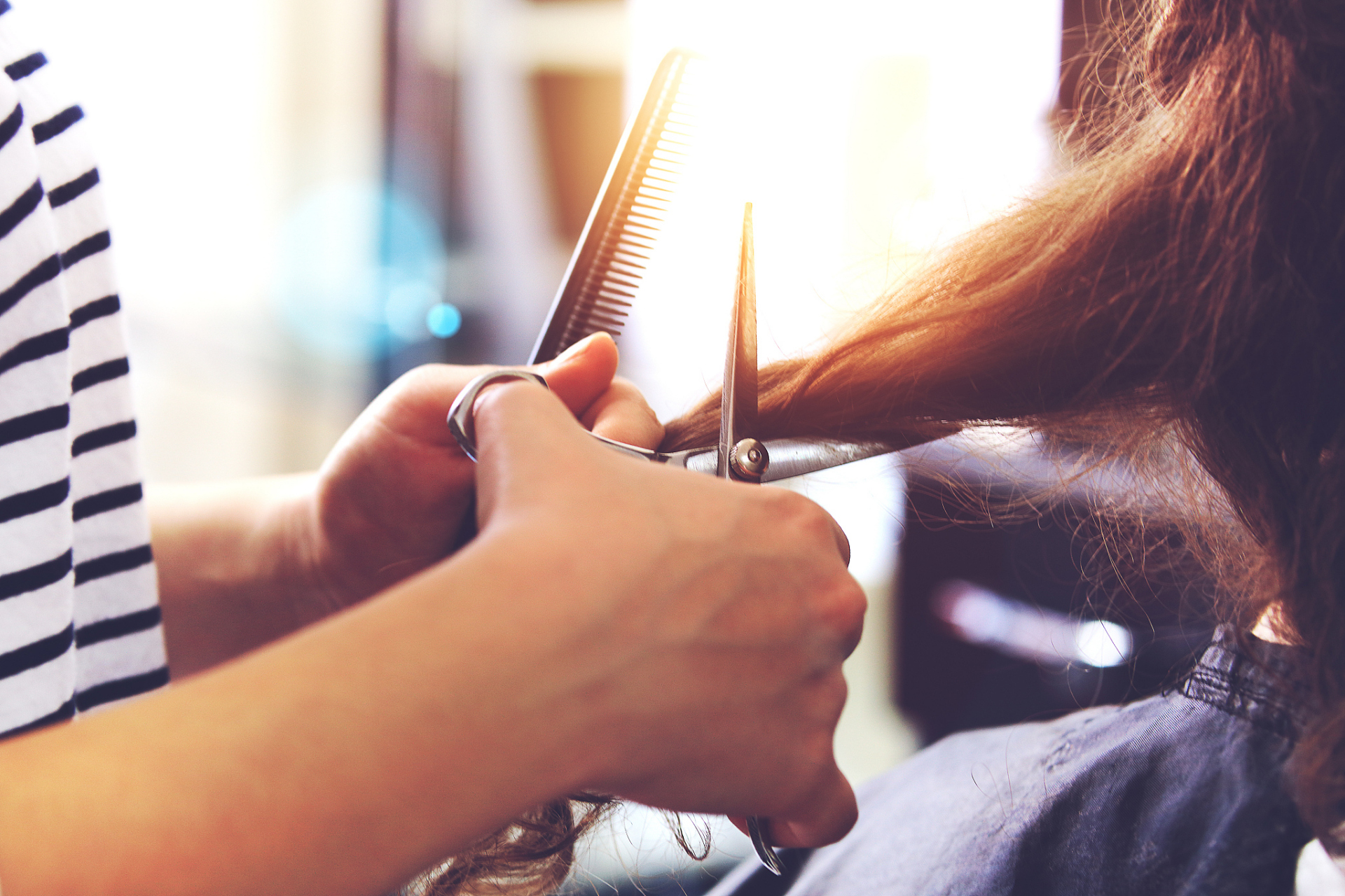 吃饭有10元钱的路边摊,有一百元的饭馆,还有1000元