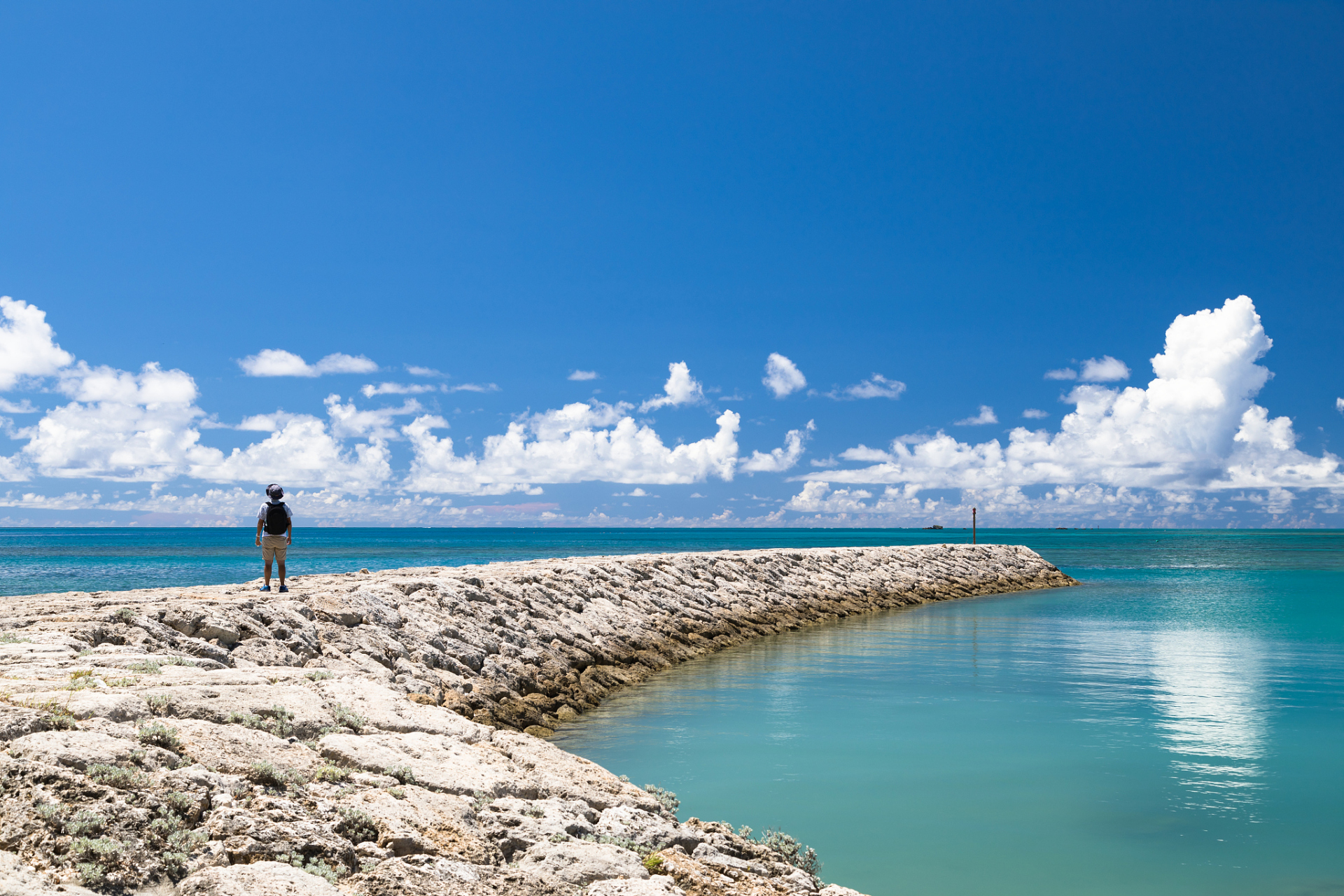 青海湖        关于青海湖:位于海北藏族自治州刚察县境内,坐标于青藏
