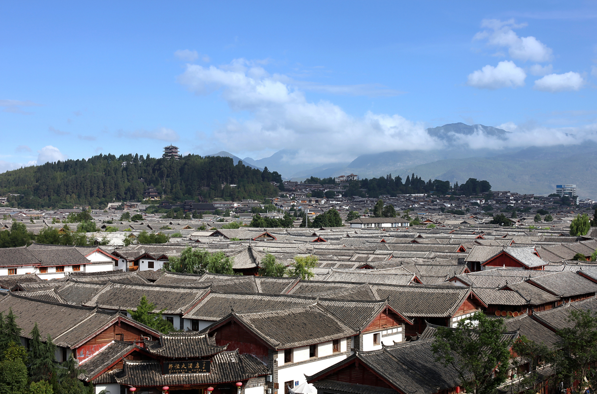 大理古城位于云南省西部,又名叶榆城,紫城.