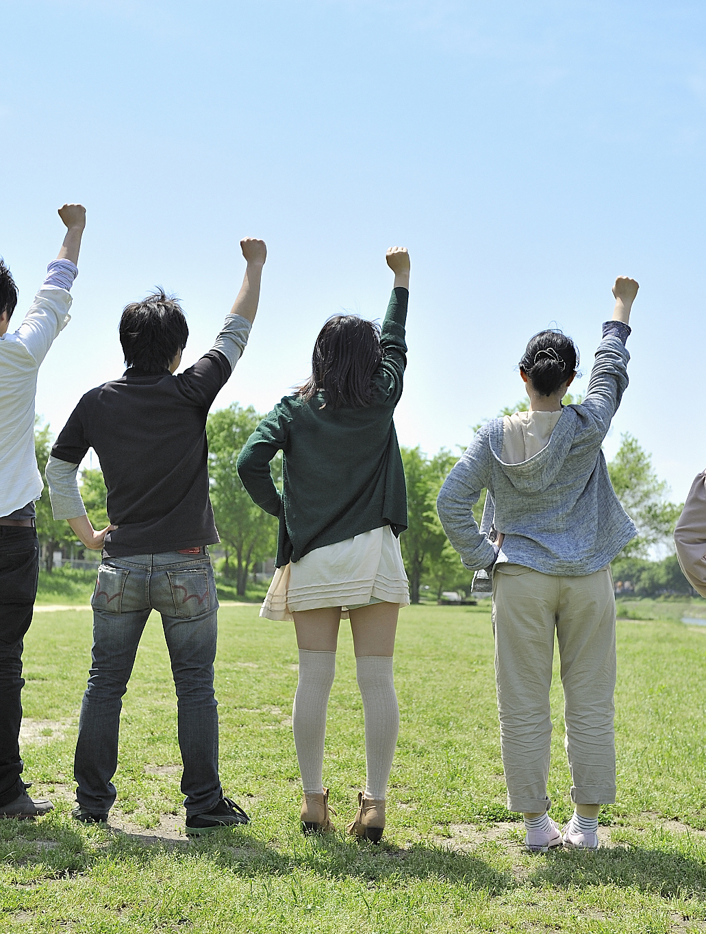 人生的路途漫长且充满挑战,但我们要保持年轻的心和对生活的热爱