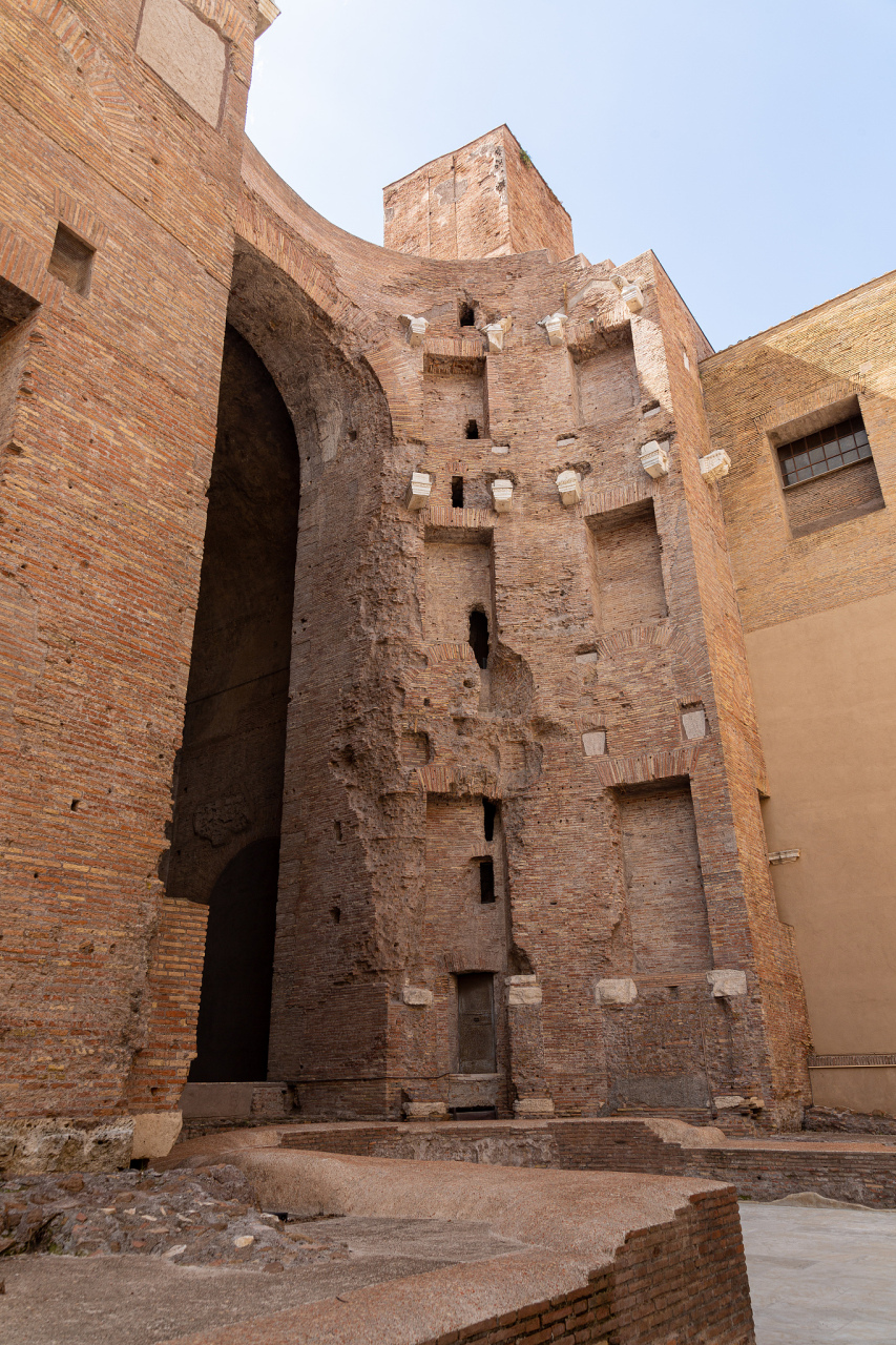 喀什石头城位于新疆维吾尔自治区喀什市东北约10公里处,是古代丝绸