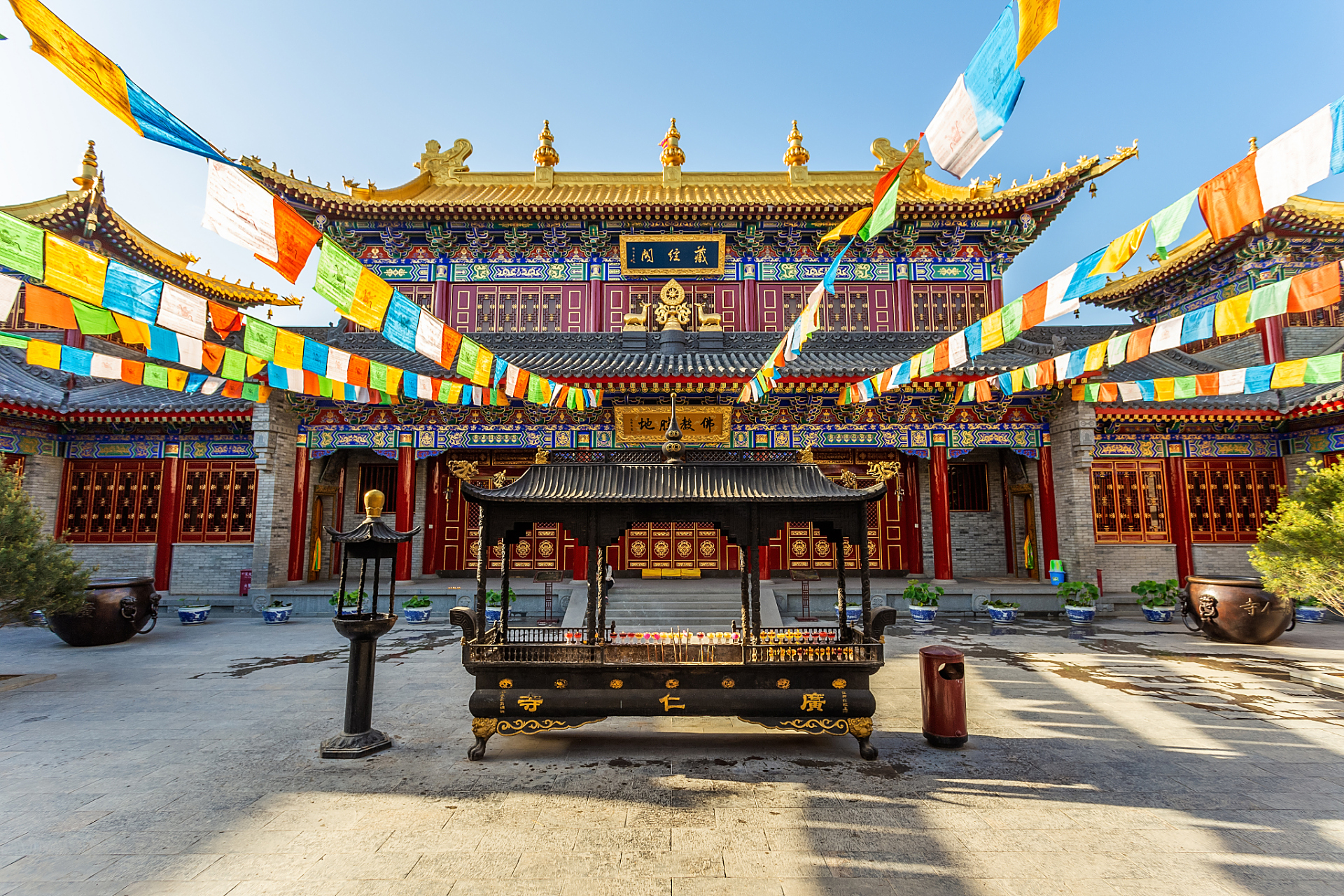 孝登寺最初属于宁夏玛派,后来改宗格鲁派,是那曲地区较有影响的大寺院