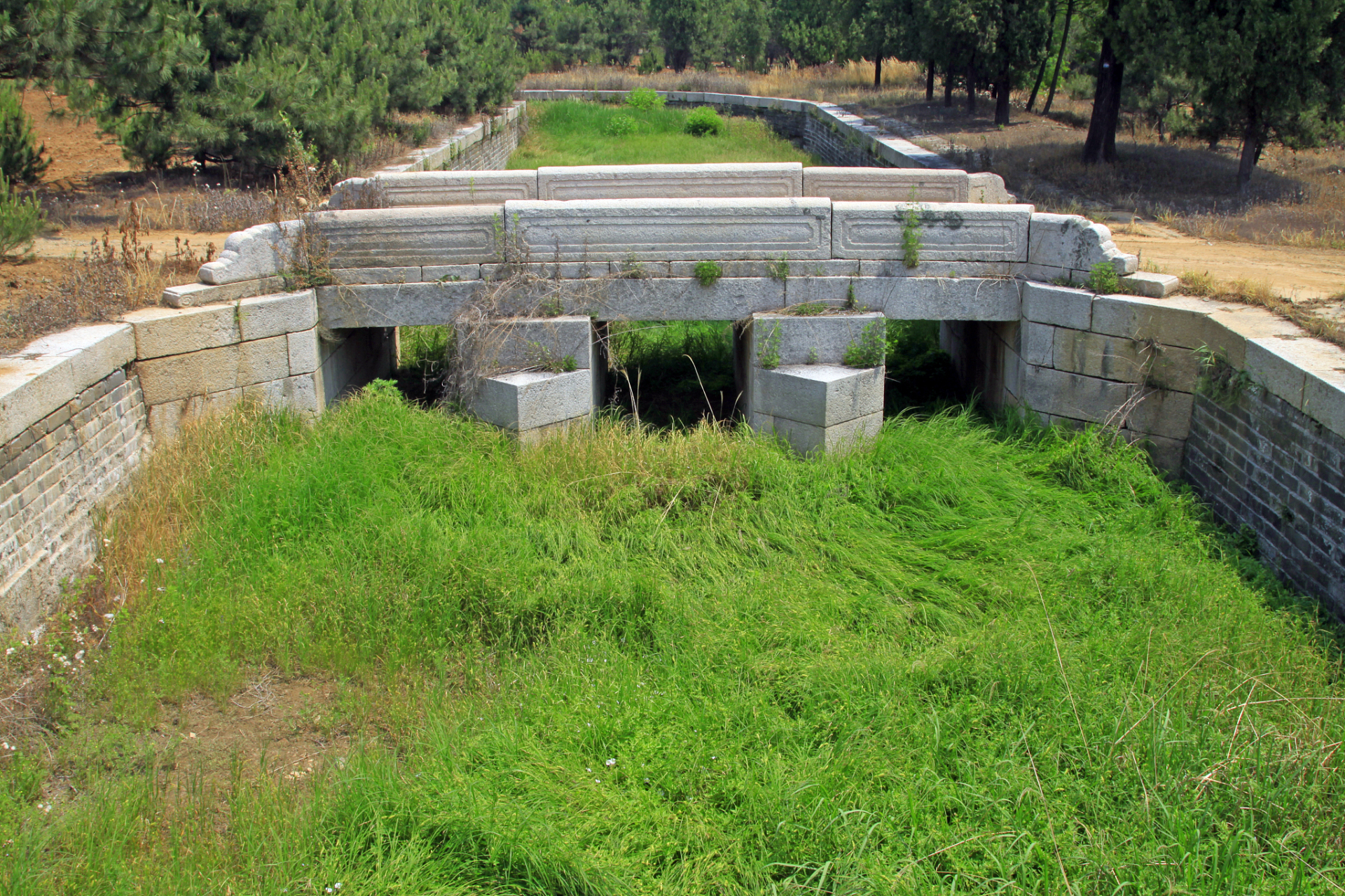 清柳条边遗址是一处古代边墙,见证了清王朝为保障盛京特权利益而修筑