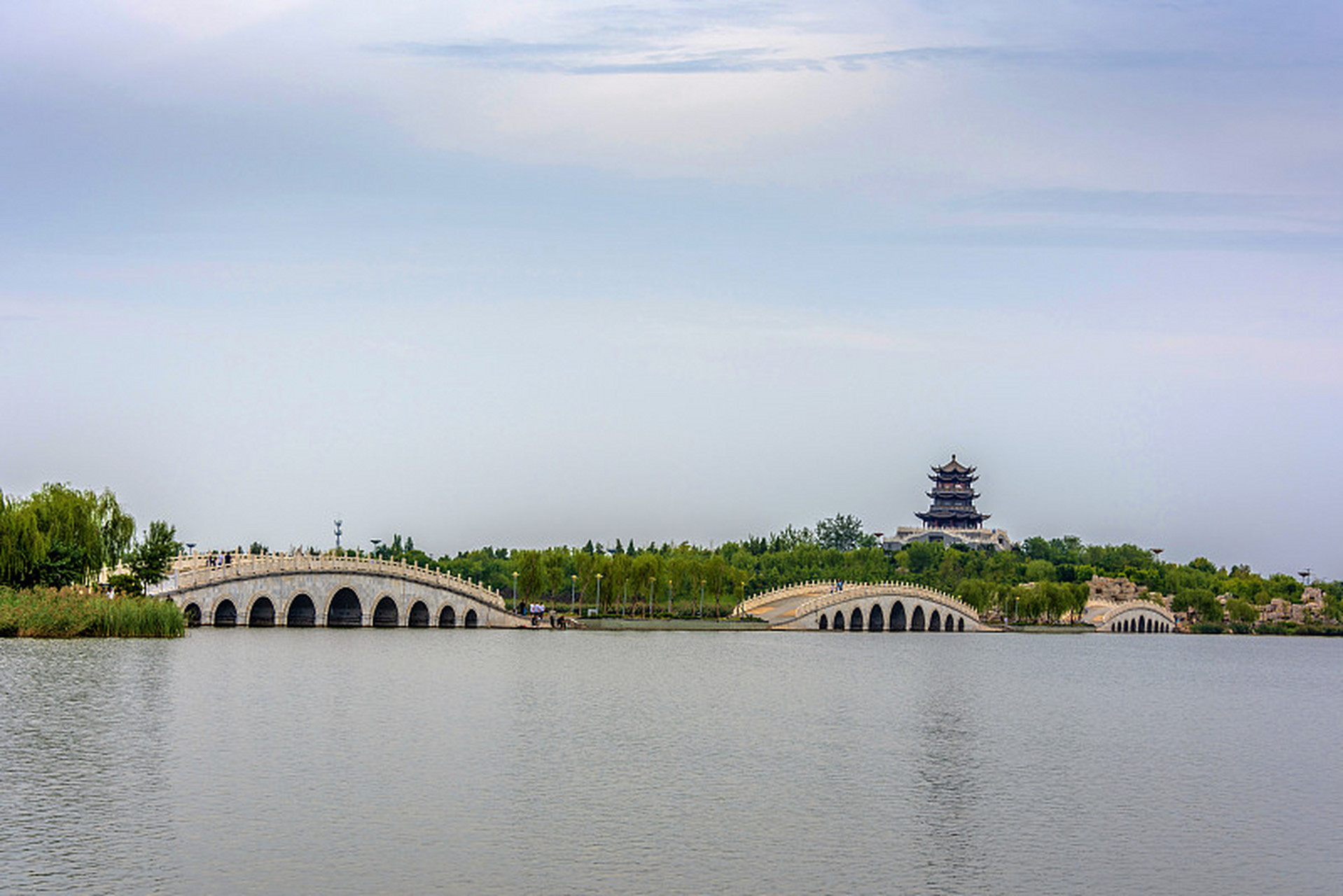 东昌湖宛如一颗璀璨的明珠,镶嵌在聊城大地.