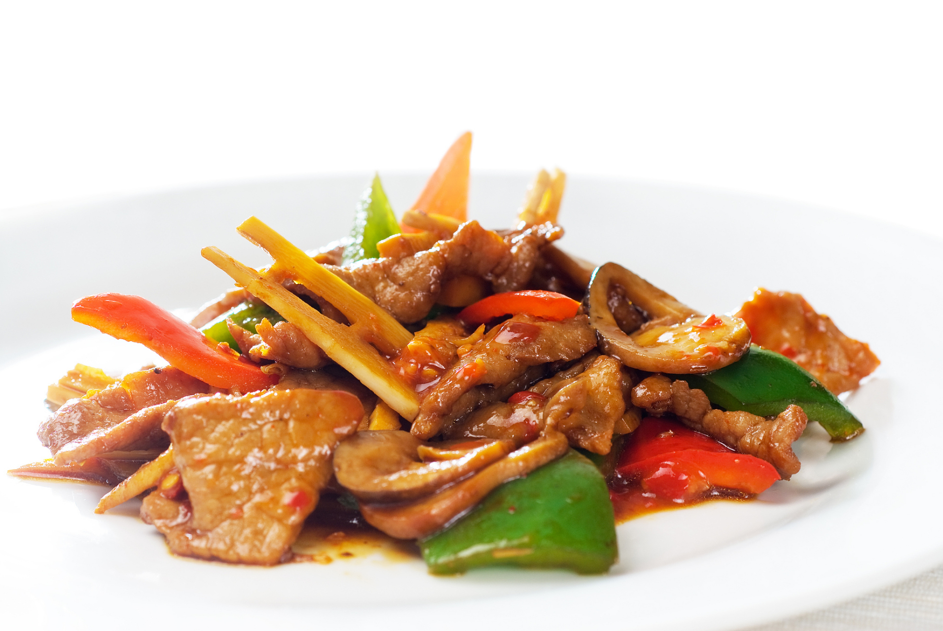 大家好,欢迎来到壮乡美食课堂,今天给大家分享笋尖炒牛肉的家常做法.