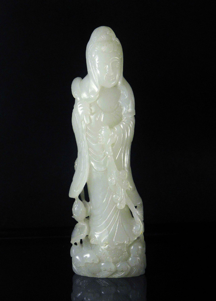 和田玉是产于中国新疆和田地区的软玉,具有深厚文化底蕴和极高价值.