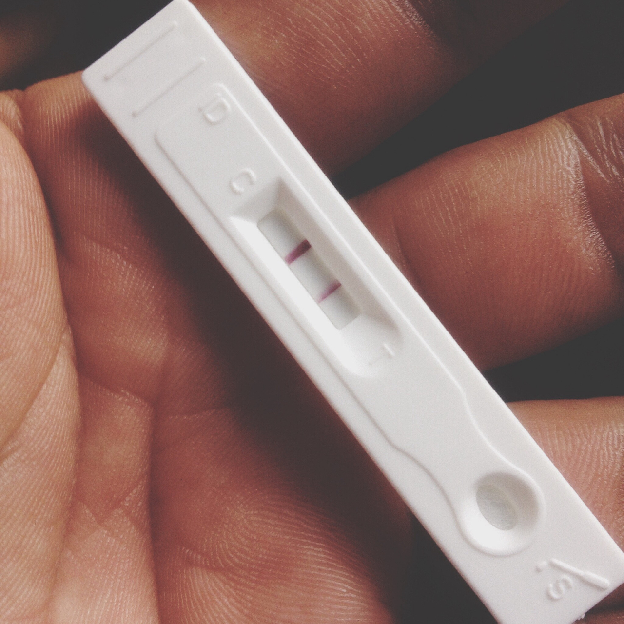 不用治疗此时可用早孕卡测试清晨第一次尿液即可知道自己是否怀孕
