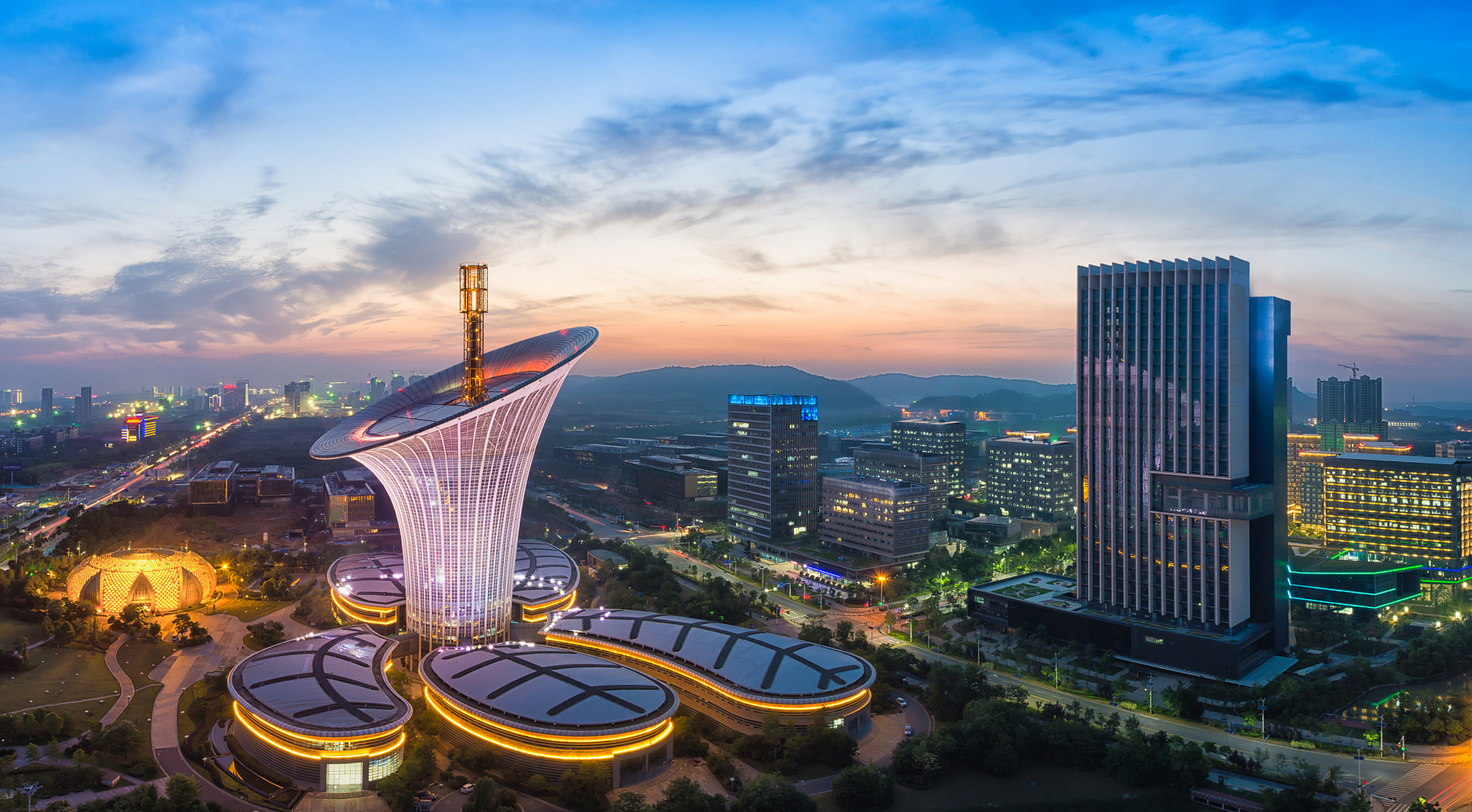 中国的光谷,位于九省通衢的武汉市.