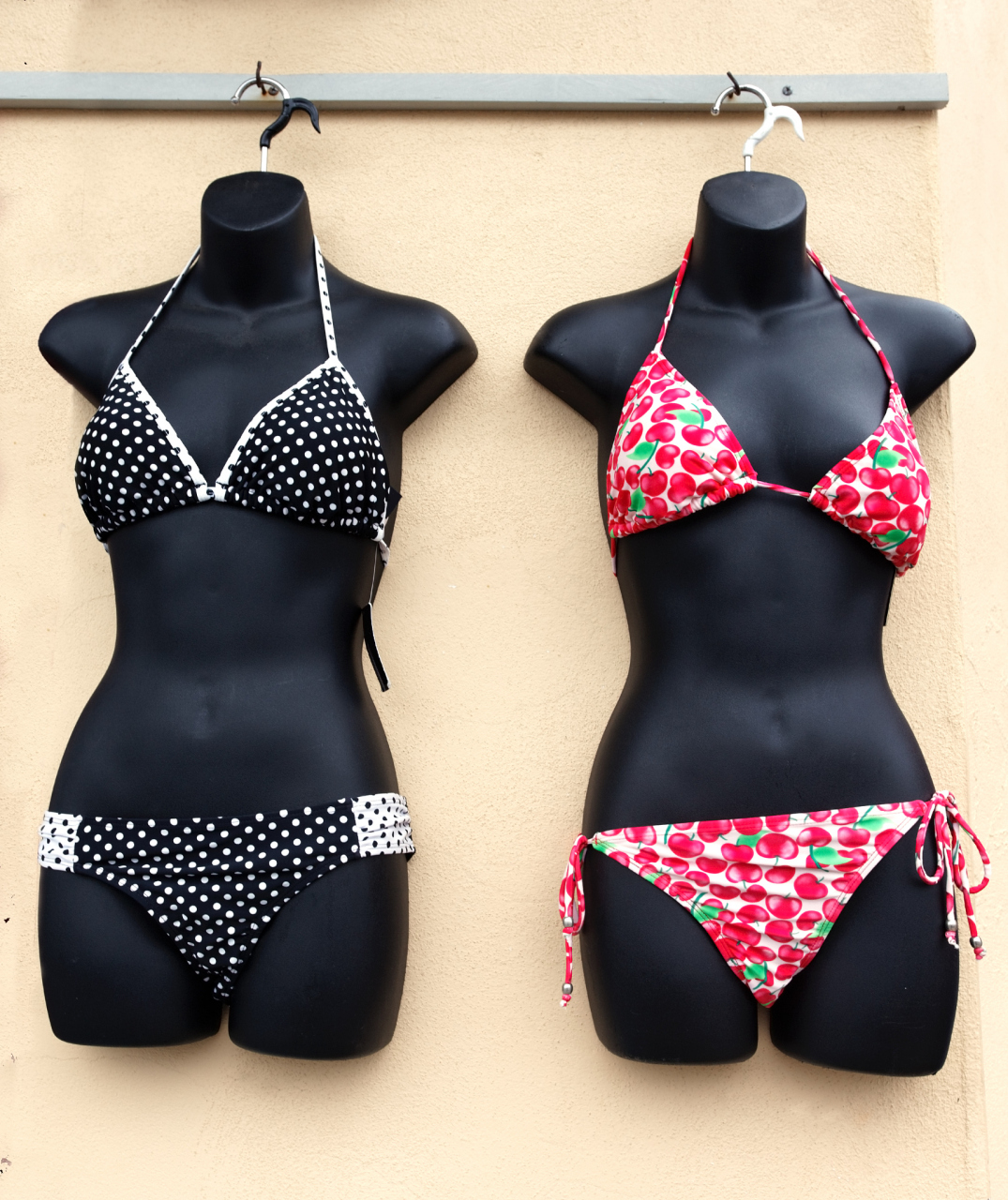 这个夏天,让我们穿上时尚,舒适的一根绳泳衣