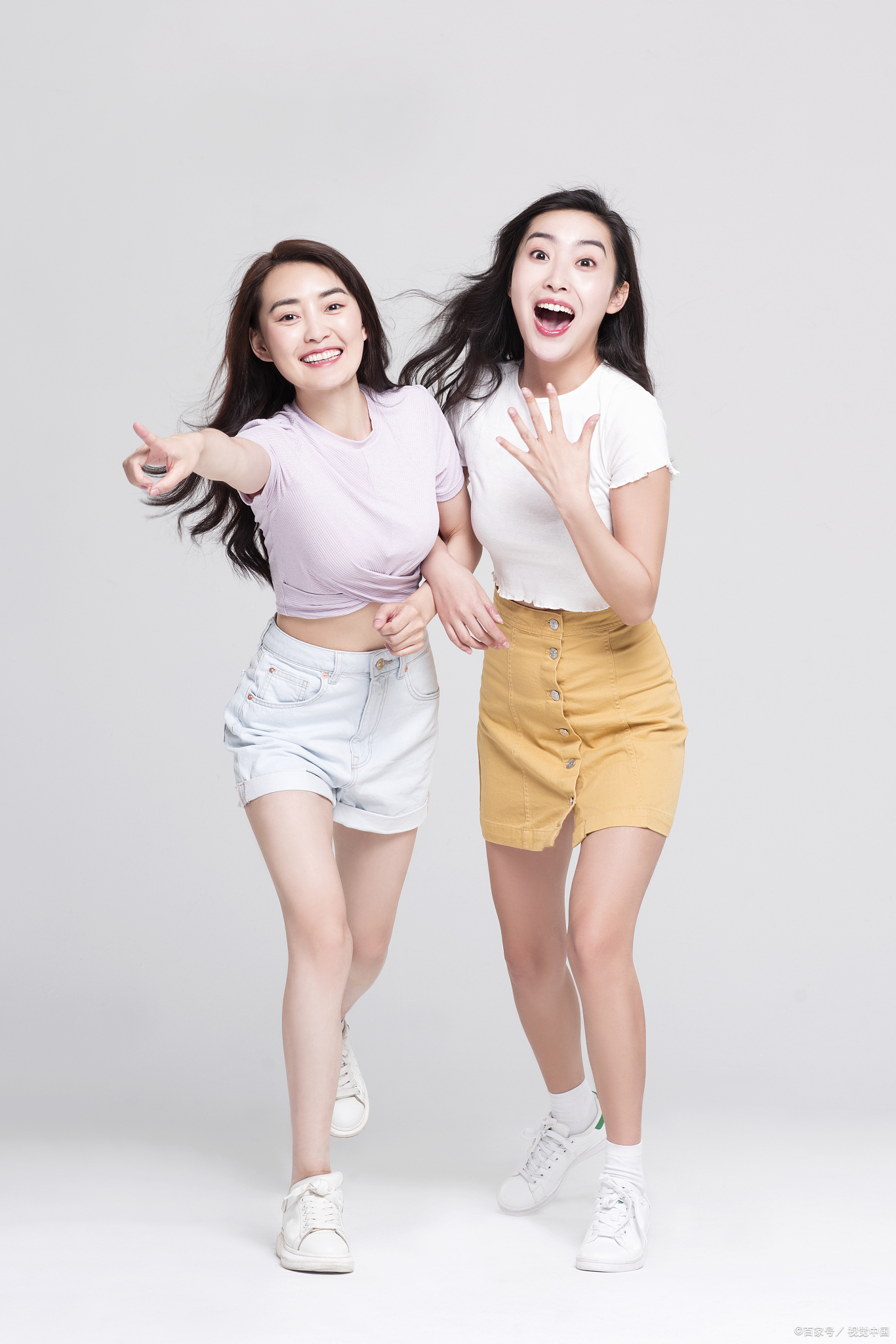 闺蜜,  你是我生命中的那抹鲜艳, 在平淡无奇的岁月里, 你如同彩虹般