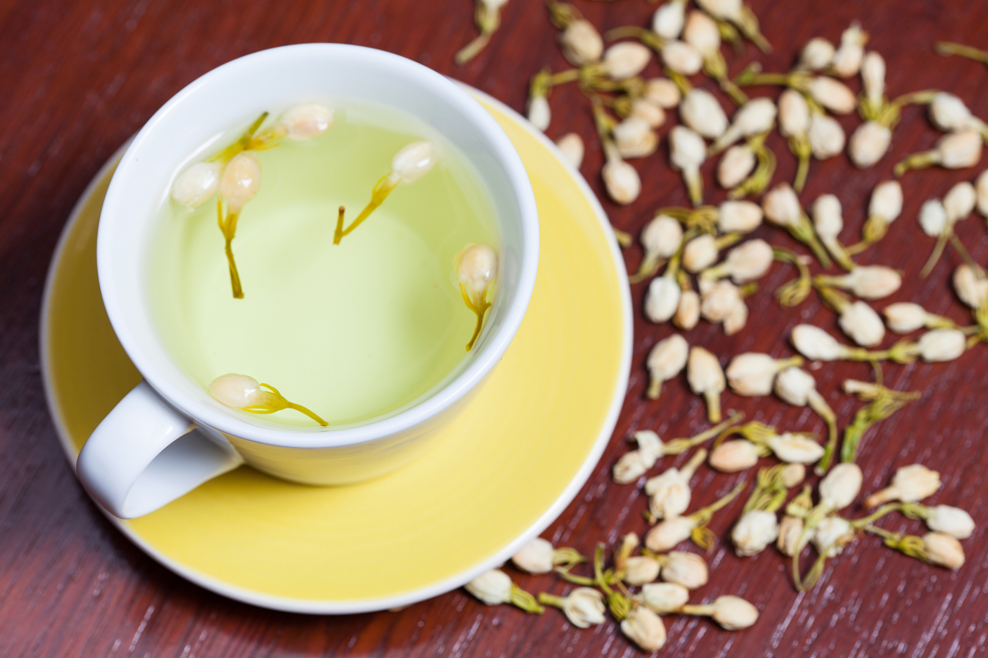 过敏者:鸡蛋花茶中含有鸡蛋和菊花,如果对鸡蛋和菊花过敏,则不宜饮用