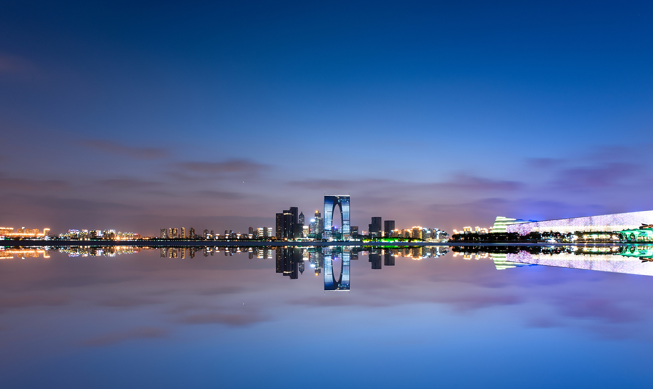 合肥天鹅湖是一个令人流连忘返的地方,它位于安徽省合肥市蜀山区,是一