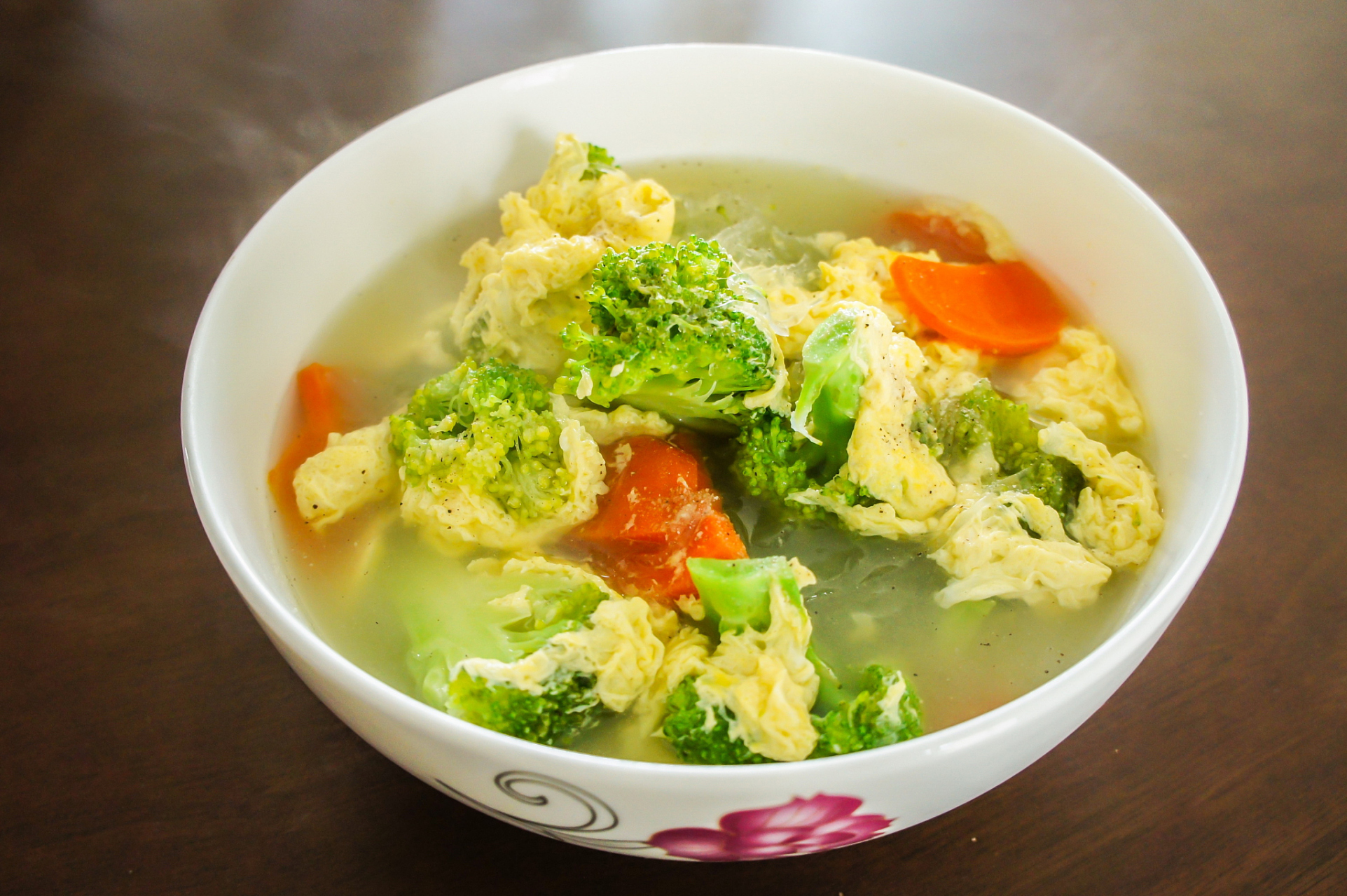 菠菜西红柿鸡蛋汤是一道美味又营养的家常菜,制作简单,口感鲜美.