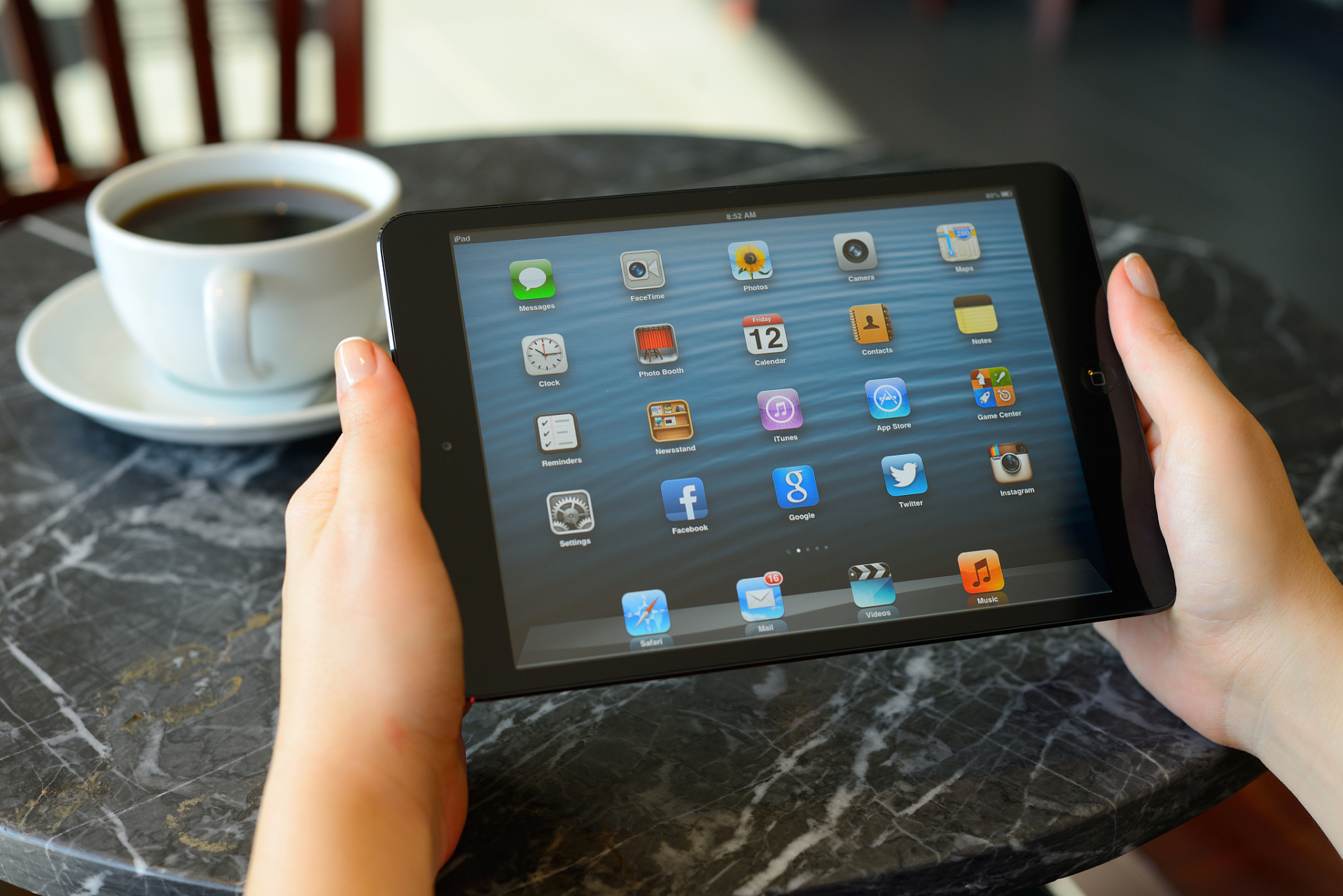 全球首款oled ipad即将登场,苹果携手三星,lg打造炫彩新视界》  大家