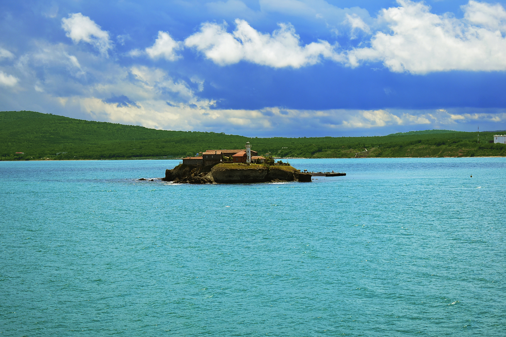 五大连池风景区(the wudalianchi scenic area),位于黑龙江省黑河市