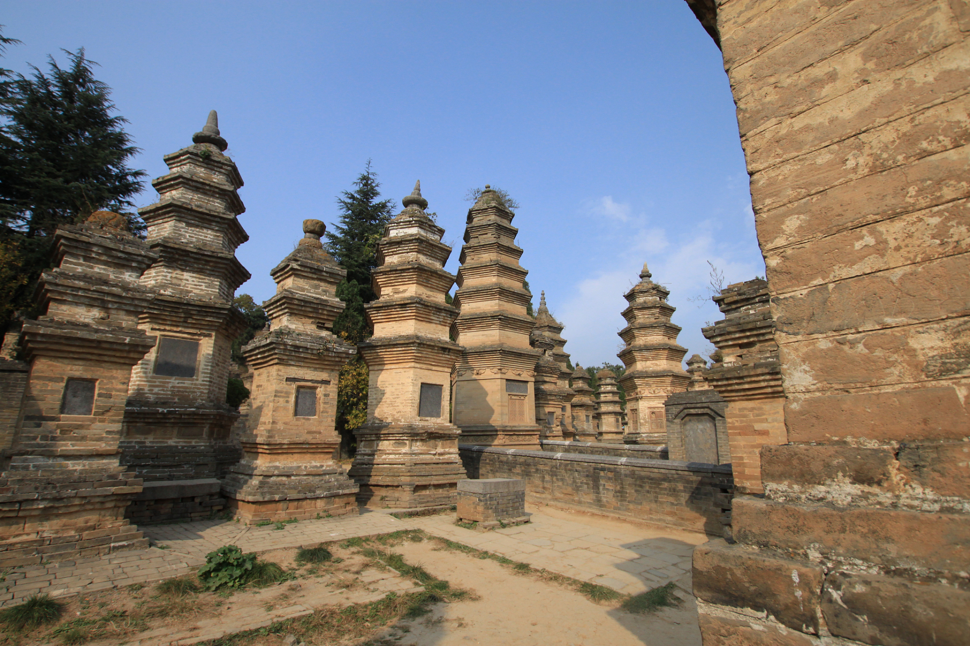 甘肃金塔寺石窟,位于马蹄东南.