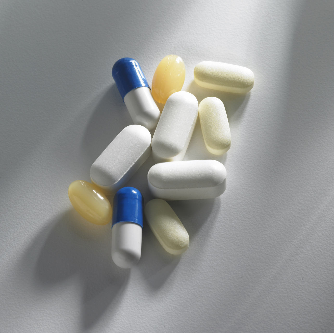 痛风患者吃的抗炎药一般是非甾体类抗炎药,这是一大类具有抗炎,镇痛